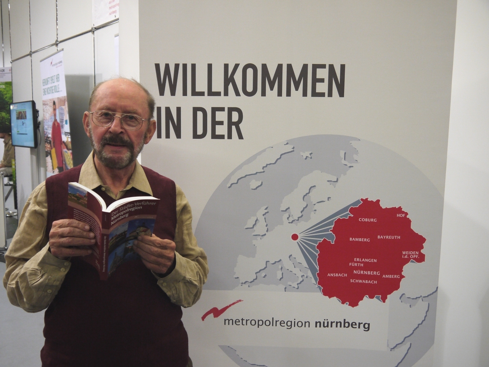 Thilo Castner stellte sein Buch auch am Stand der Metropolregion Nürnberg in Halle 1 der Consumenta vor.