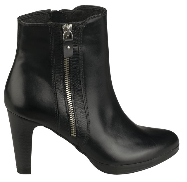 MYSHOES-Verlosung im MarktSpiegel: Die Redaktion hat aus der aktuellen Herbst-/Winterkollektion vier Favoriten rausgesucht - alle unter 100 Euro: Ankle Boots mit höherem Absatz von Varese, 89,95 Euro. | Foto: MYSHOES