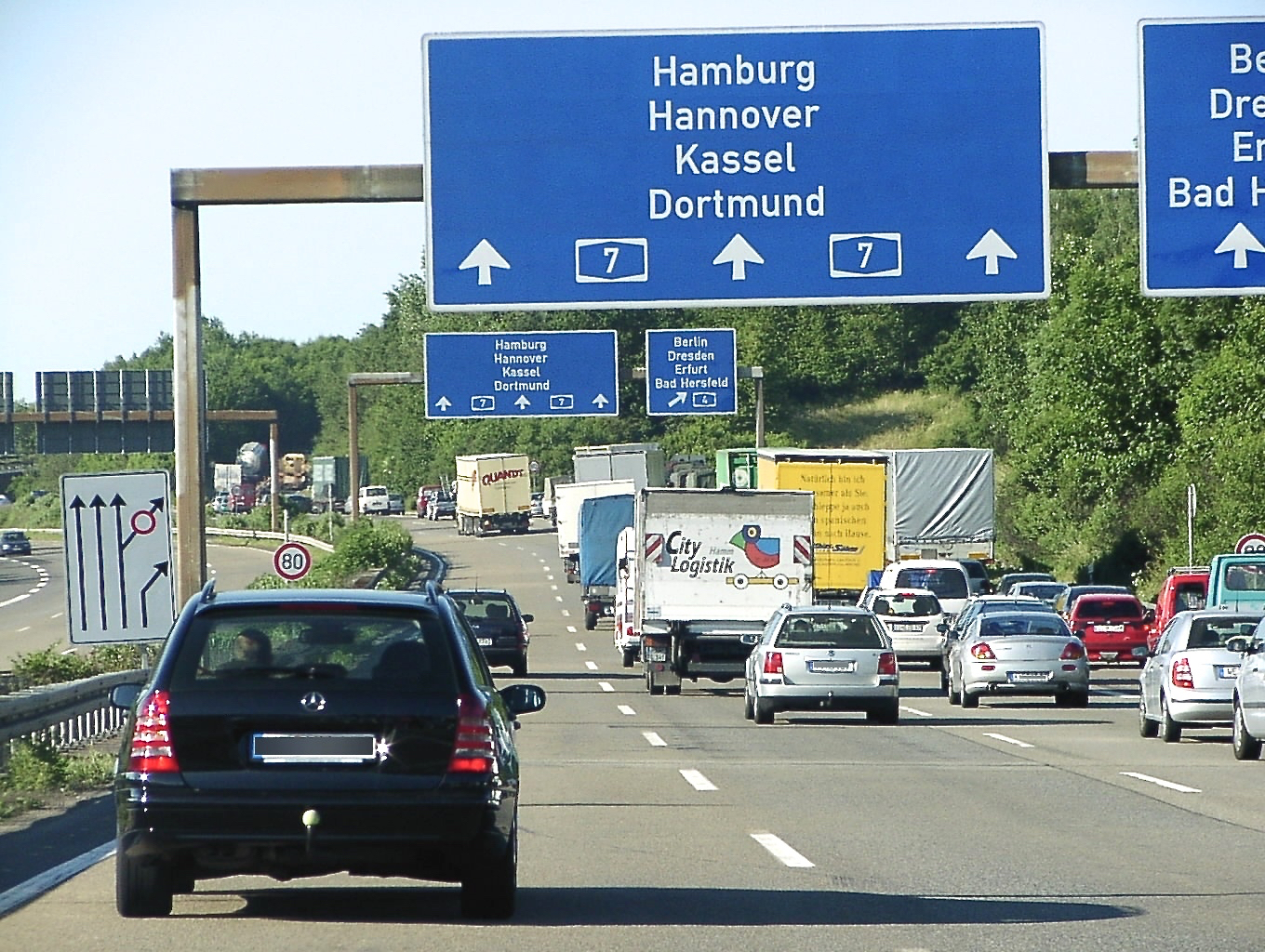 Für das Nutzen der verschiedenen Fahrspuren auf der Autobahn gelten klare Regeln, an die sich Autofahrer zu halten haben. Foto: Auto-Medienportal.Net/AvD