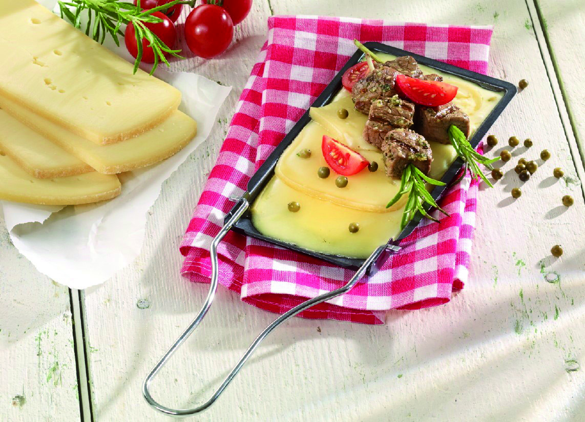 Edle Rosmarin-Filet-Spießchen mit Schweizer Raclette.