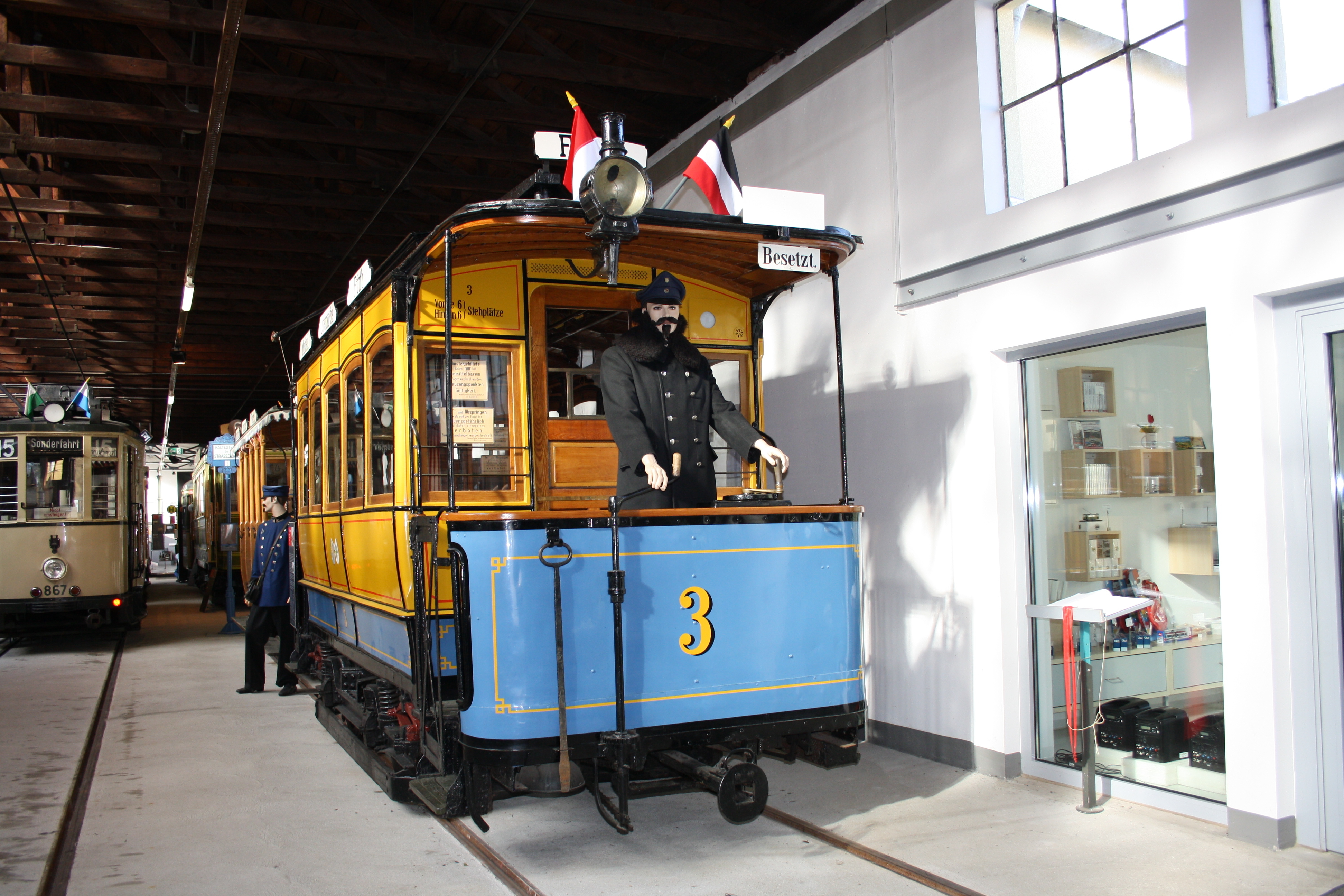 Erste elektrische Straßenbahn Nürnbergs erstrahlt in neuem Glanz.