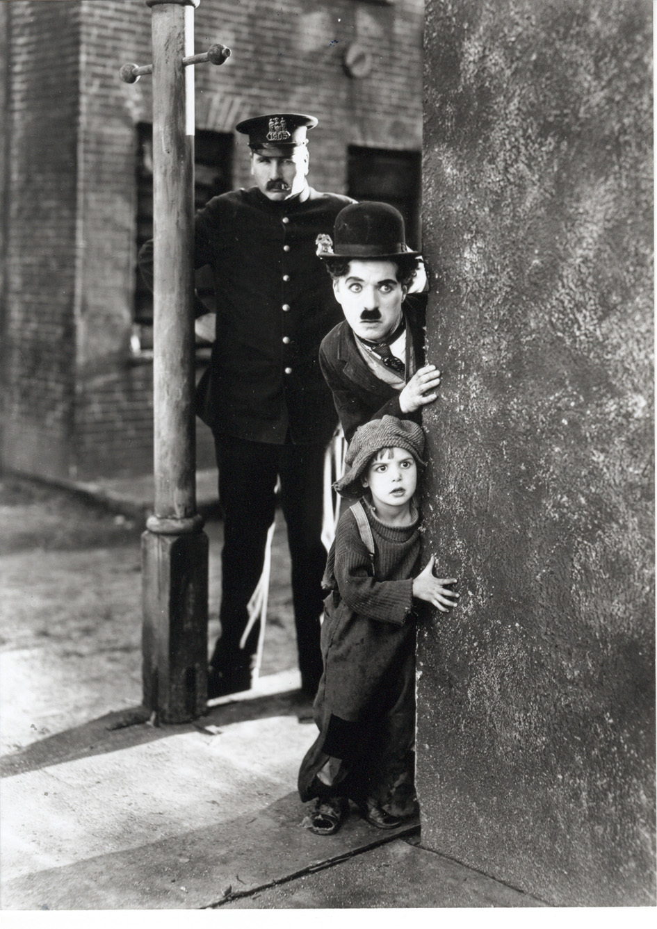 ,,Ein Film mit einem Lächeln und - vielleicht einer Träne", heißt es im Vorspann zu Charlie Chaplins ,,The Kid".