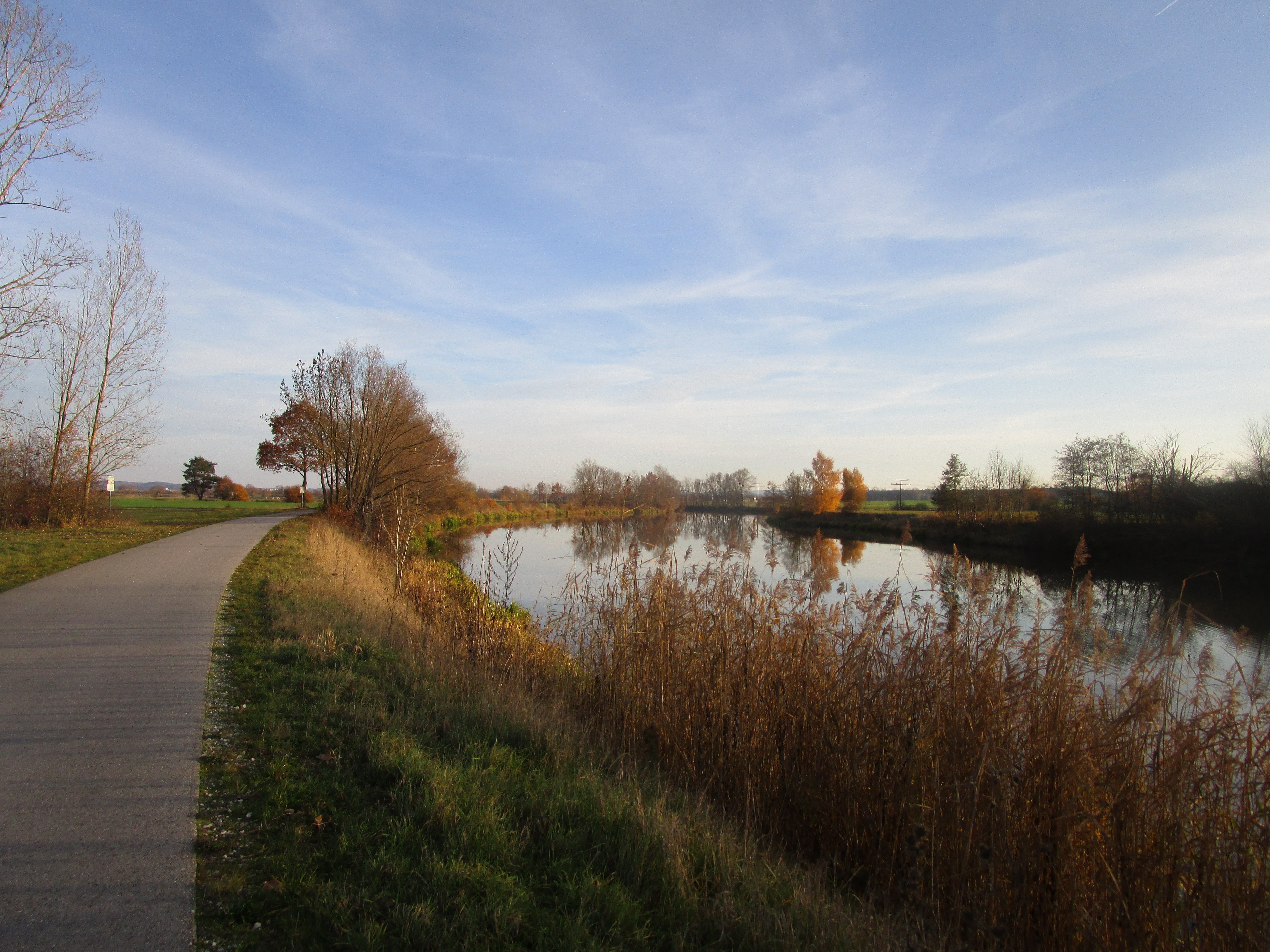 Rad- und Fußweg am Altmühlüberleiter bei Mörsach