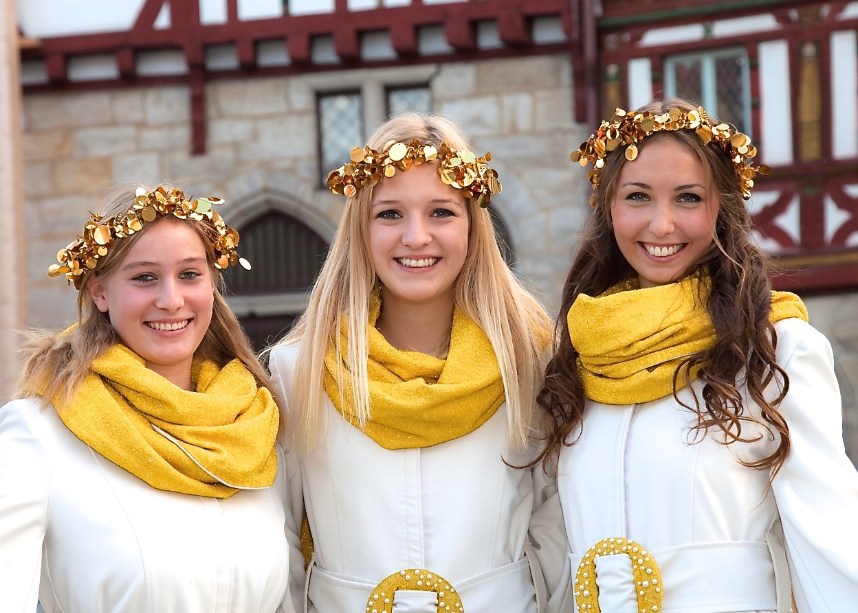 Petra Barthelmes, Luise Raum und Nadine Garcon (v.l.n.r.) sind die neuen Weihnachtsengel für Forchheim. Foto: R. Rosenbauer