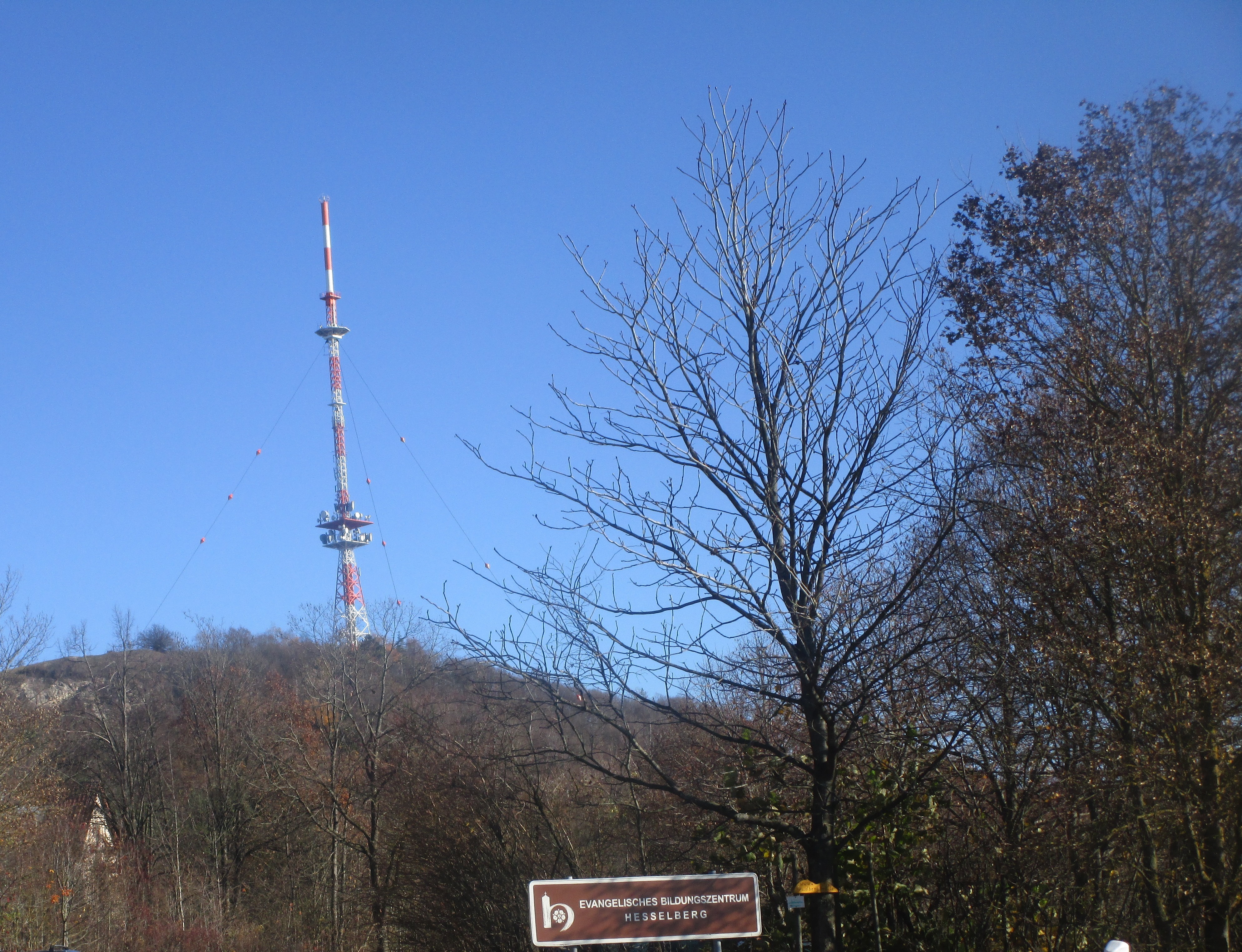 Blick zum Sendemast am Hesselberg