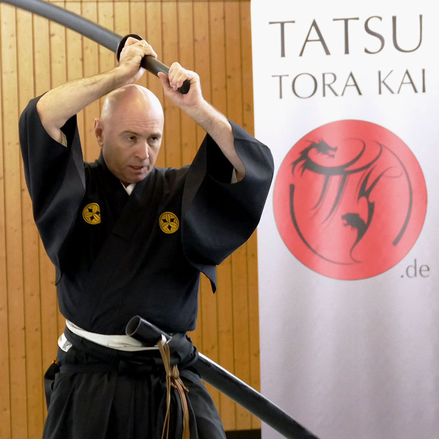 Professor Dr. Josef Linder aus Moskau leitet das Iaijutsu Seminar in Igensdorf.