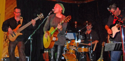 Mitreißenden Folkrock bieten "Flowers of Beltane" am Samstag zugunsten der Fürther Wärmestube.