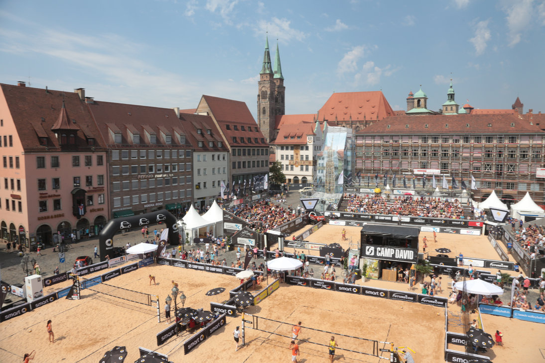 Mit einigen Änderungen wird das Beachvolleyball-Turnier auch 2016 wieder auf dem Hauptmarkt stattfinden.
