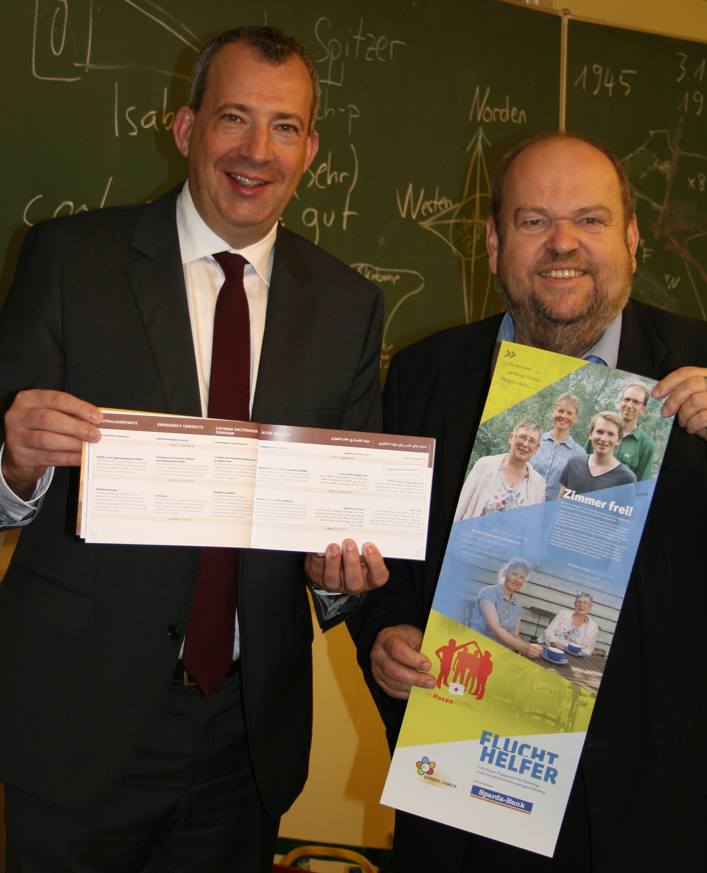 Die Sparda-Bank Nürnberg ist Hauptpartner des Projekts „Willkommenskultur in Nürnberg“ des Bündnisses für Familie. Auf dem Bild: Stefan Schindler, Vorstandsvorsitzender der Sparda-Bank Nürnberg eG (l.)
und Reiner Prölß, Referent für Jugend, Familie und Soziales der Stadt Nürnberg.
