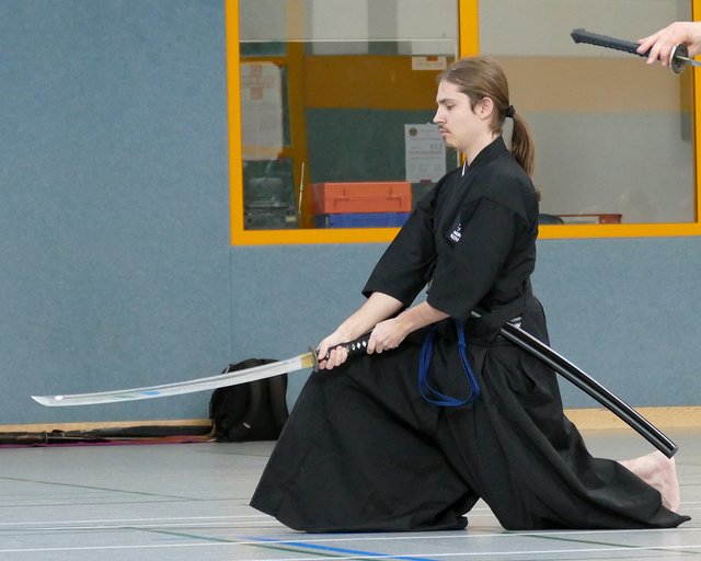André Holtkamp von ZANCHIN Kampfkunst machte am Samstag vor der Meisterschaft seine Prüfung zum Ikkyu.