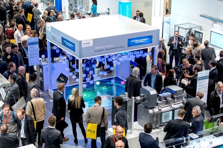 (Foto: hl-studios, Erlangen) – hl-studios begeistert auf der SPS-Messe für Siemens mit Cloud-Modell