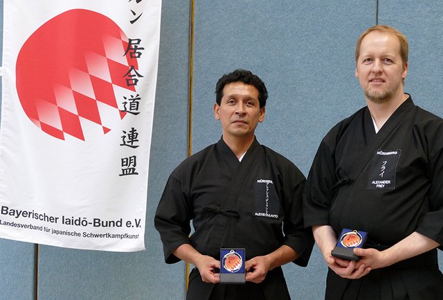 Geschafft! Alexis Dulanto (Silber) und Alexander Frey (Bronze) freuen sich über ihren Erfolg.