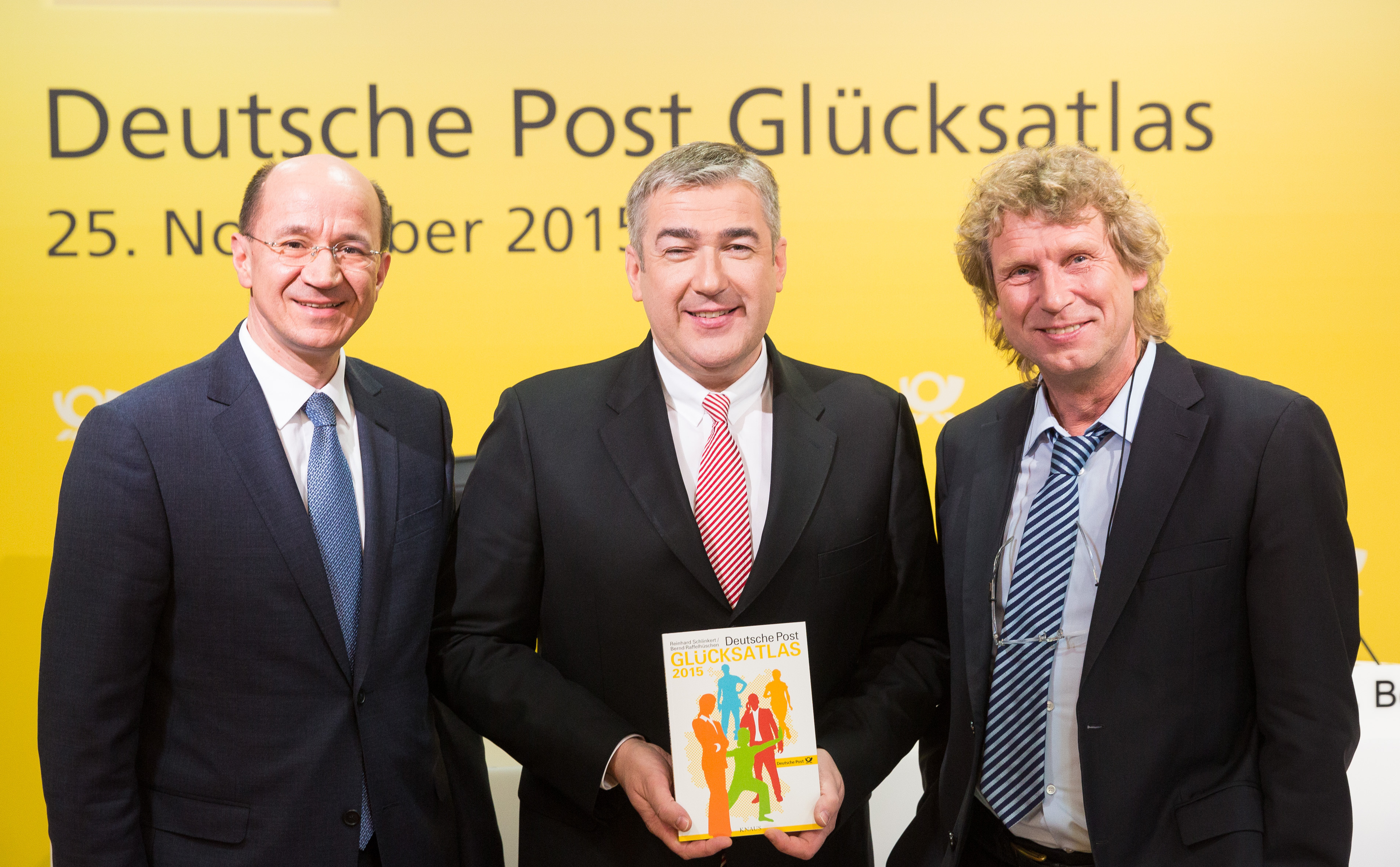 Prof. Dr. Christof Ehrhart (Direktor Konzernkommunikation und Unternehmensverantwortung), Jürgen Gerdes (Konzernvorstand Post - eCommerce - Parcel), Prof. Dr. Bernd Raffelhüschen (Direktor des Forschungszentrums Generationenverträge an der Albert-Ludwigs-Universität Freiburg, v.l.)