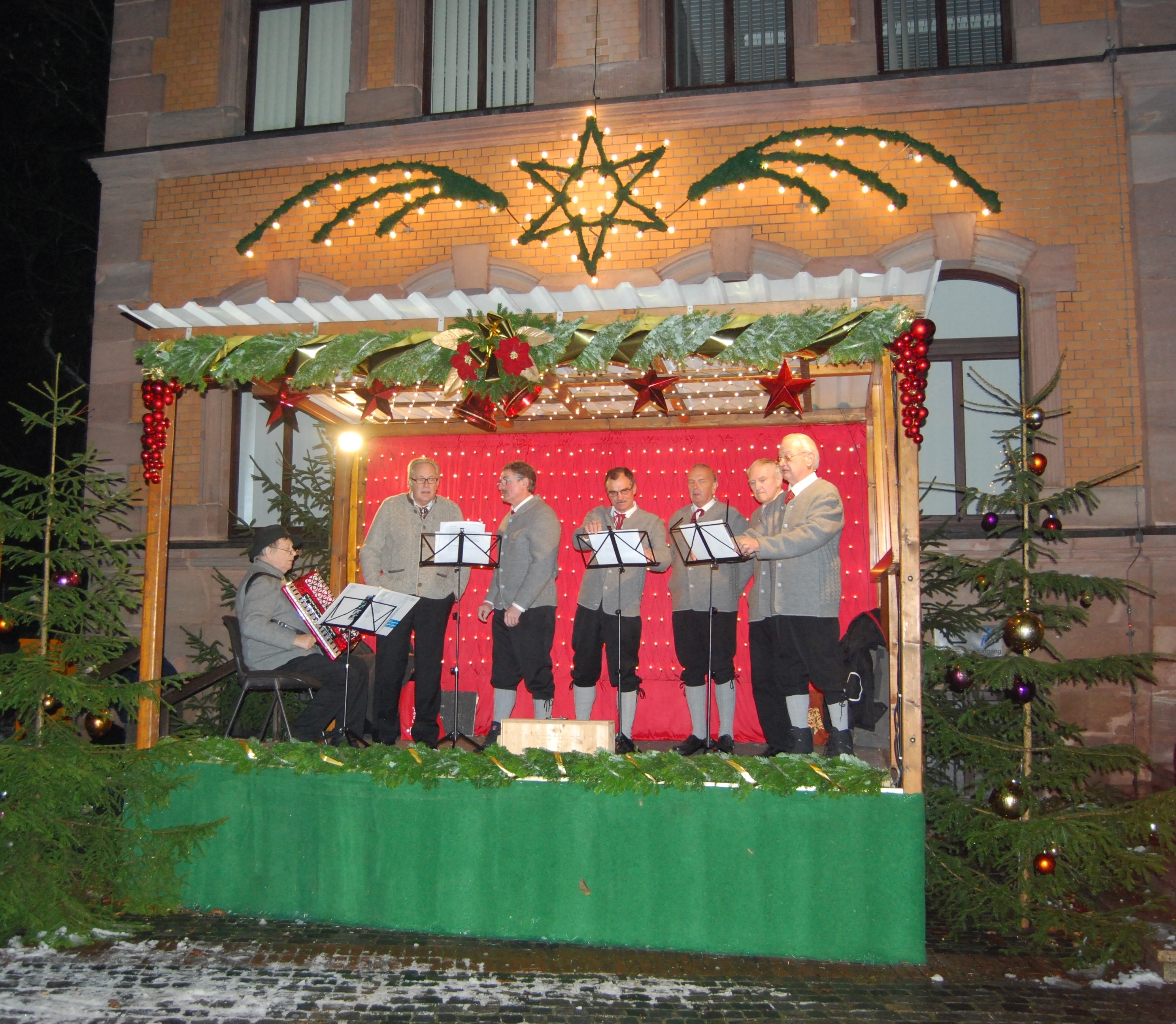 Bühne vor dem Rathaus