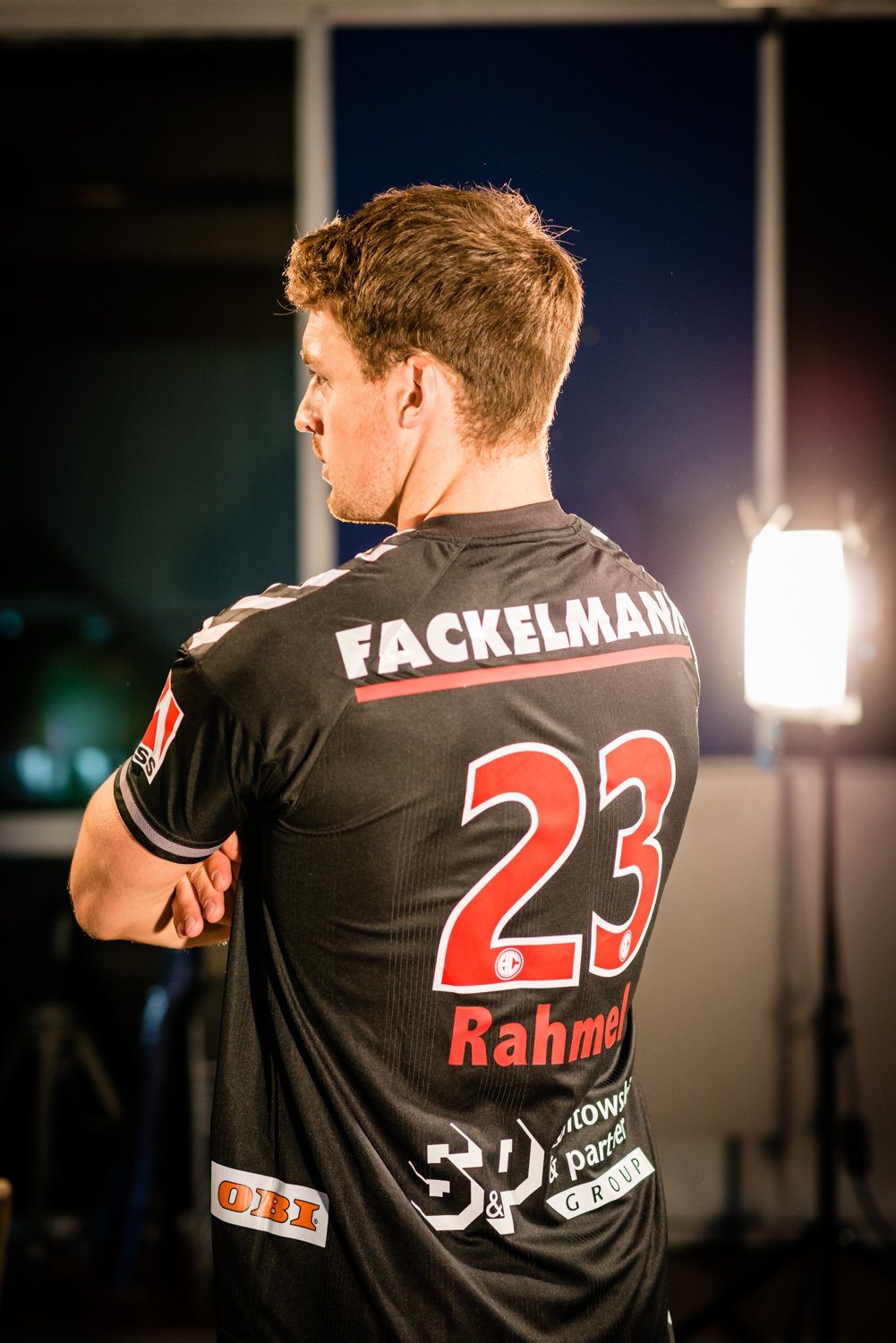 (Foto: hl-studios, Erlangen): Ole Rahmel beim Shooting bei hl-studios