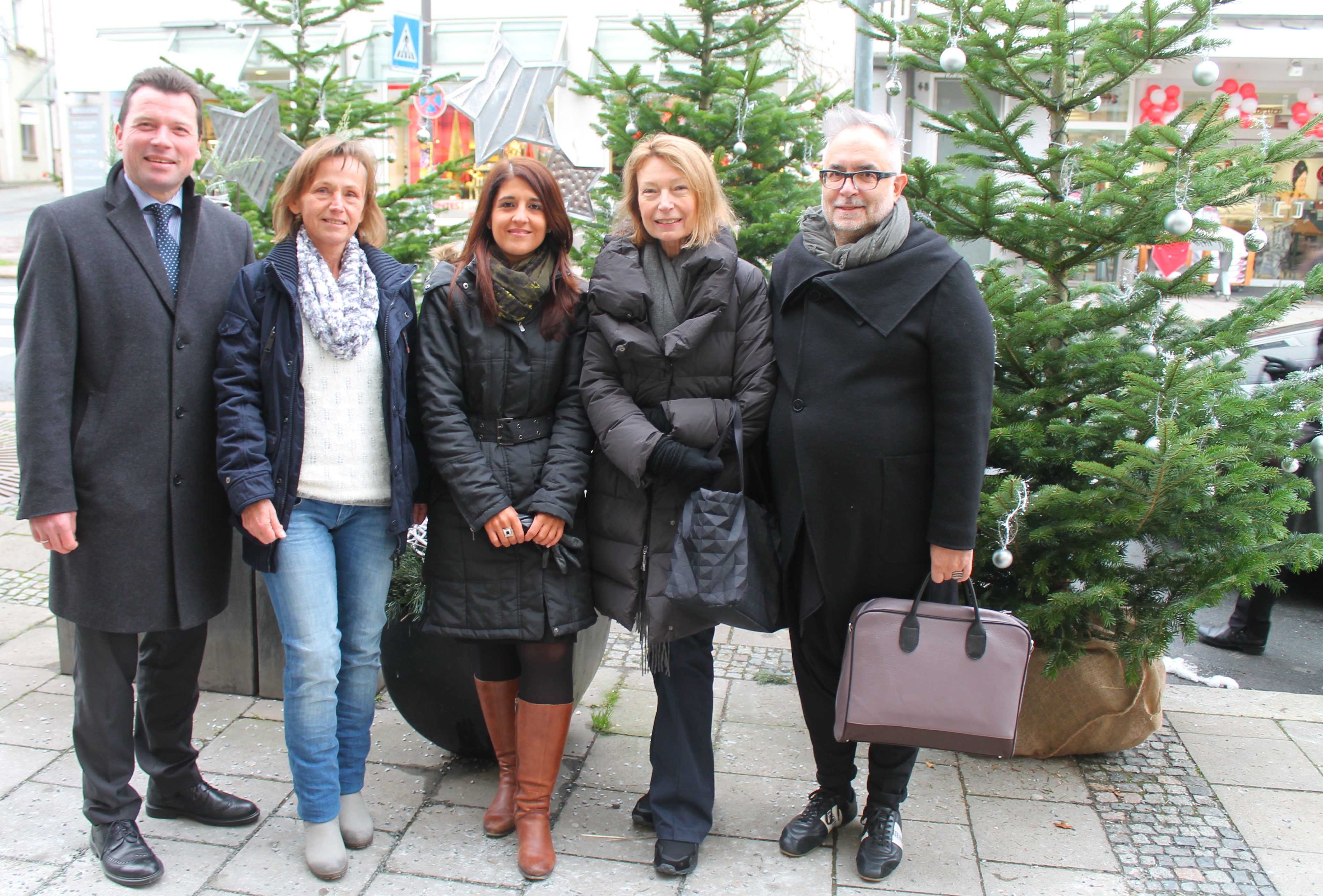 v.l. Oberbürgermeister Dr. Harald Fichtner, Ute Fischer (Geschäftsführerin Stadtmarketingverein Hof e.V.) sowie Stefanie Schwinger, Karin Hoch und Dr. Rolf Pöhlmann.