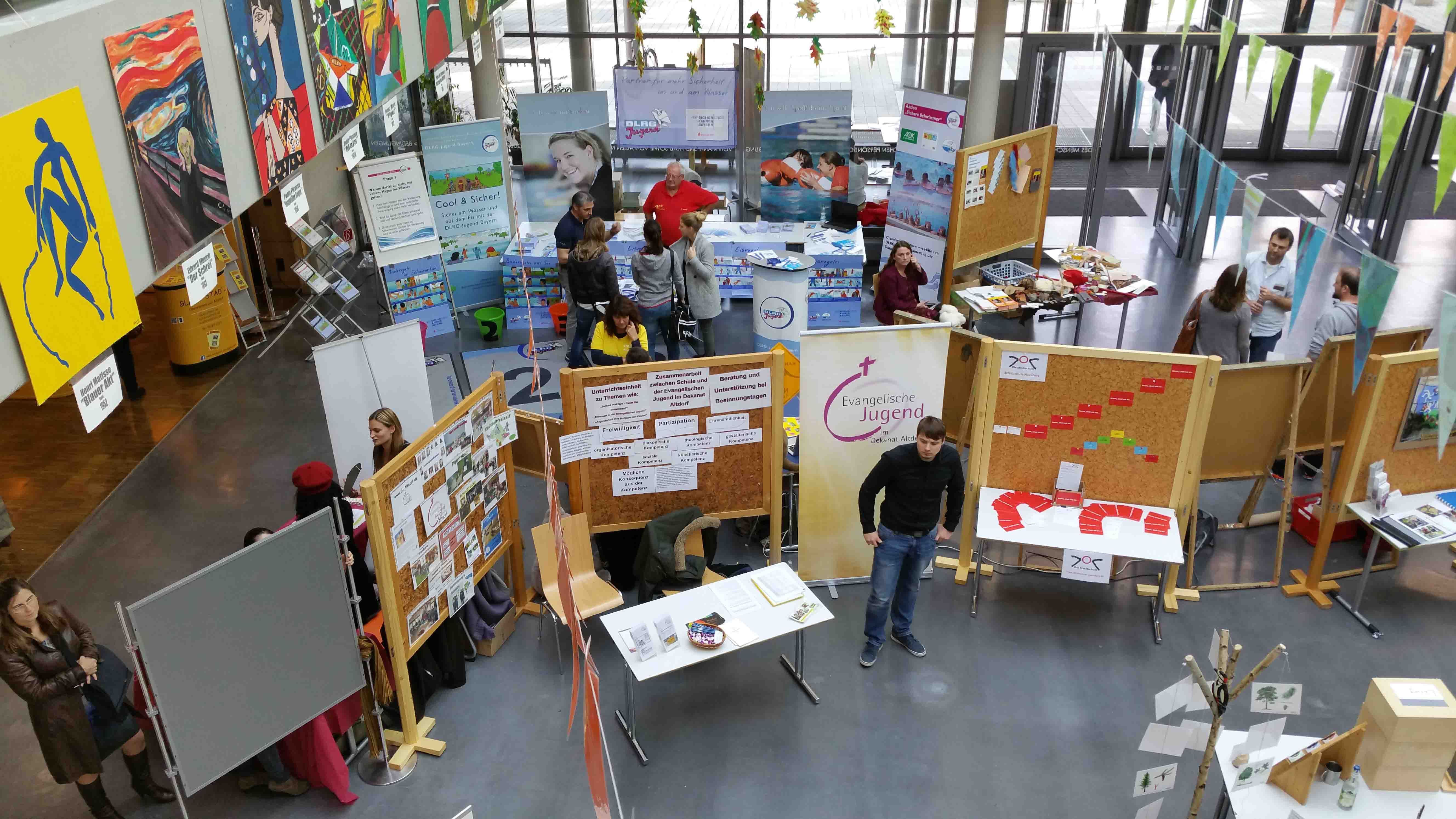 Stände auf dem "Markt der Möglichkeiten"