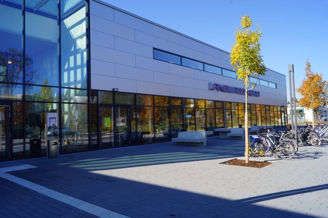 Nürnberg Hallenbad Langwasser Vorderansicht mit Eingang