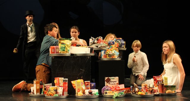 Aber bei Chips und Süßigkeiten werden anfangs alle Kinder schwach. | Foto: Victor Schlampp