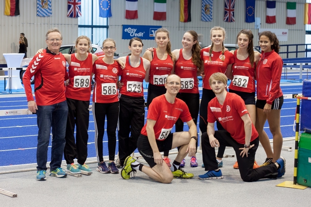 Die Zirndorfer Leichtathletik-Mannschaft #redwall