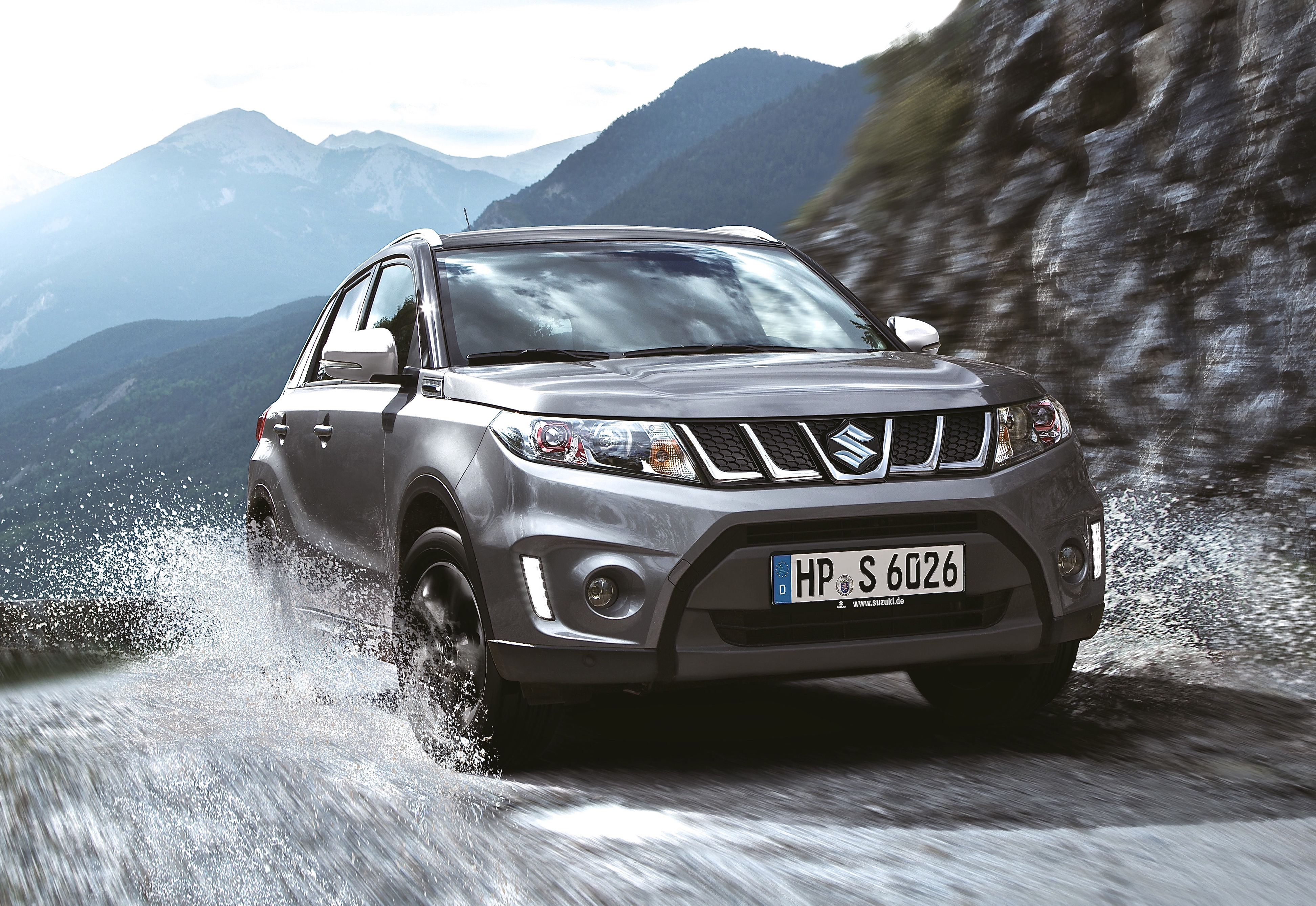 Im Fahrbetrieb bleibt der Vitara als S so unaufgeregt, dass die Sympathie mit jedem Kilometer steigt; im zuschaltbaren Allradmodus „Auto“ bleibt alles entspannt und komfortabel abgestimmt. Foto: Auto-Medienportal.Net/Suzuki