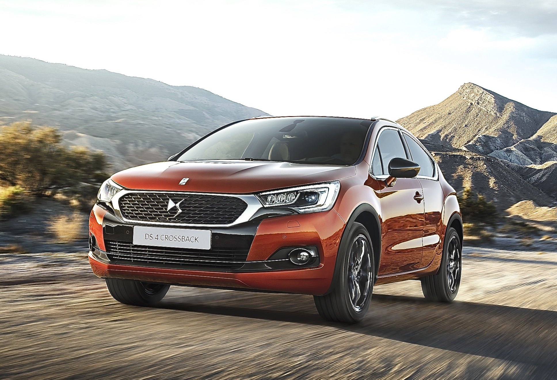 Der Crossback transportiert mit höherer Bodenfreiheit, Dachrehling und akzentuierten Kotflügeleinfassungen optisch einen Hauch von SUV. Foto: Auto-Medienportal.Net/Citroën