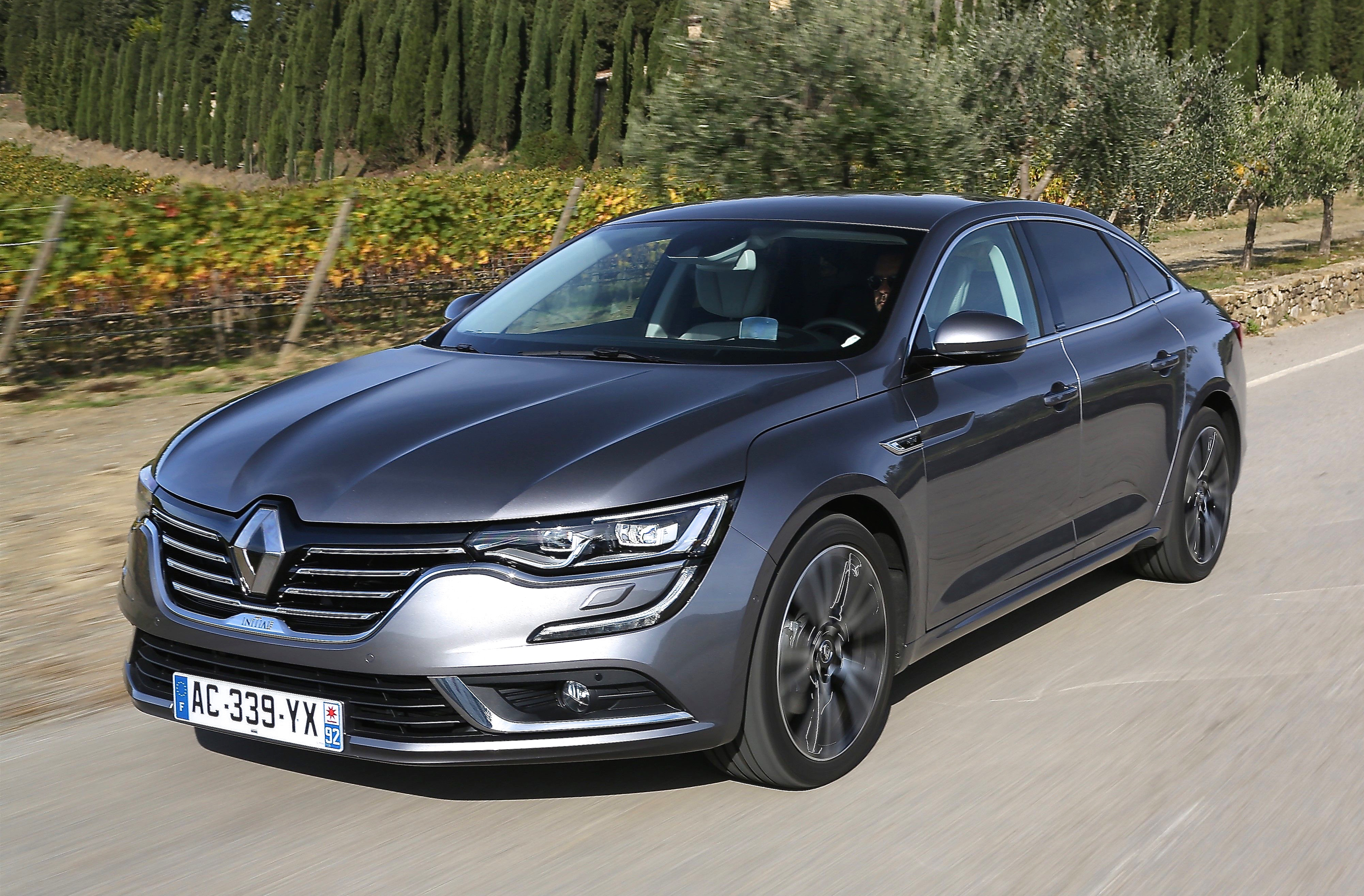 Bei ersten Testfahrten mit dem Renault Talisman erwiesen sich der 160-PS-Diesel wie der 200-PS-Benziner als kräftig, sehr leise und tatsächlich sparsam: Beim Diesel blieb der Verbrauch unter sechs Litern auch bei recht flotter Gangart. Foto: Auto-Medienportal.Net/Renault