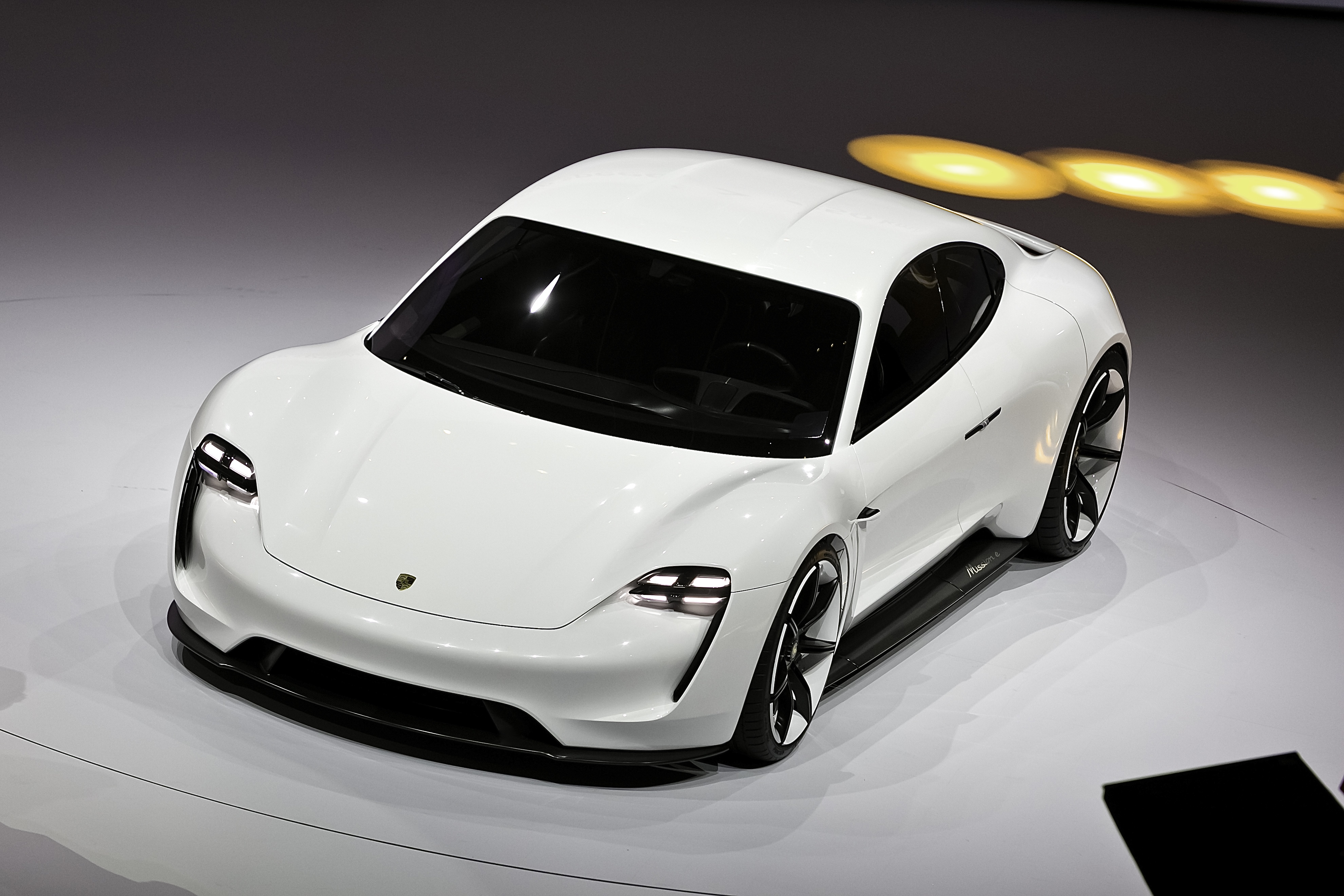 Viel versprechend: Porsche „Mission E“. Foto: Auto-Medienportal.Net/Thomas Bräunig