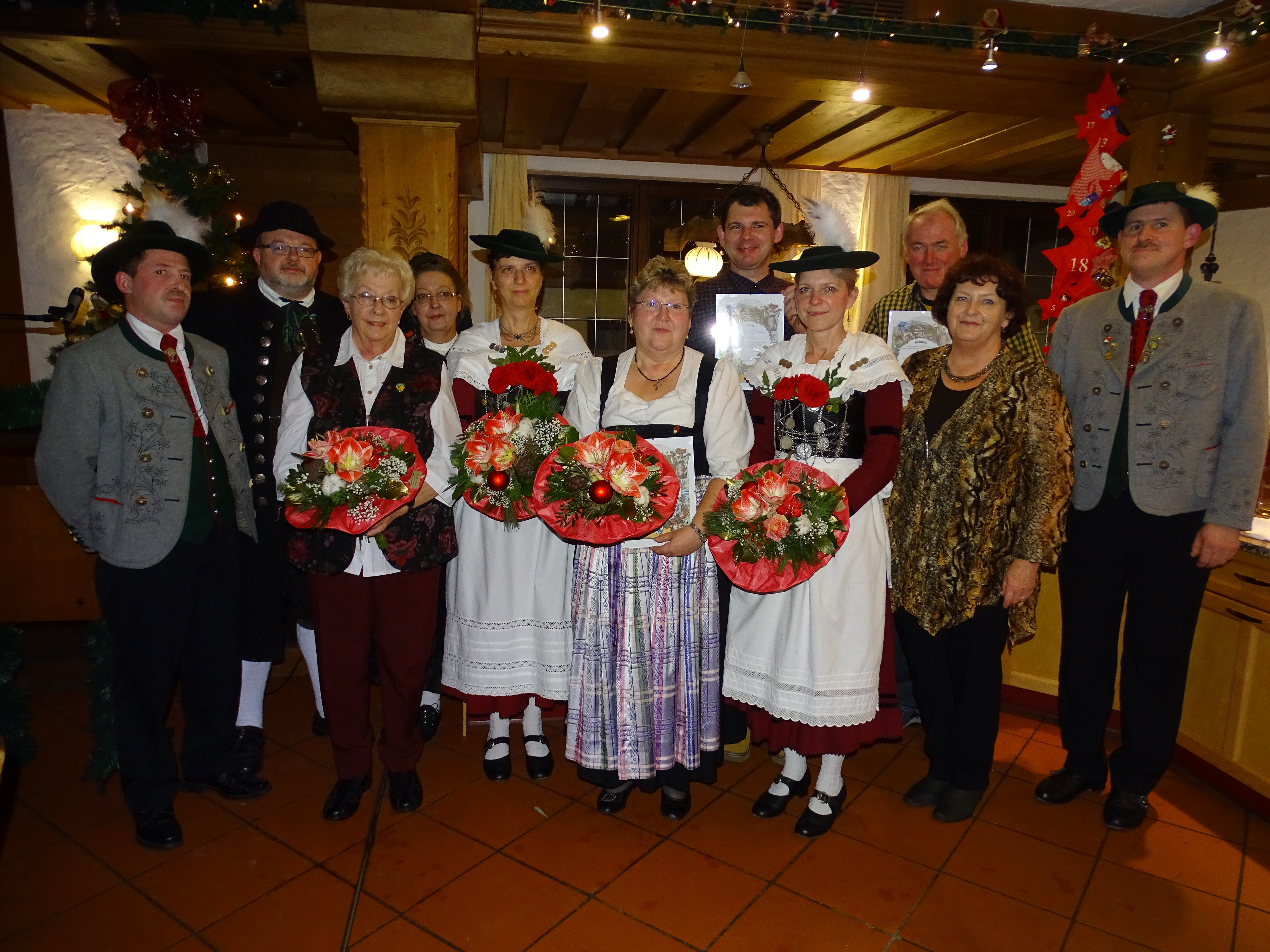 v.l. 2. Vorstand Christian Kick, Frank Stojetz, Madlon Reif, Monika Hager, Ute Leibold, Evi Sepp, Thomas Kick, Karin Kirchhoff, Hans Bachmeier, 1. Bürgermeisterin Ruth Thurner, 1. Vorstand Oliver Kick.