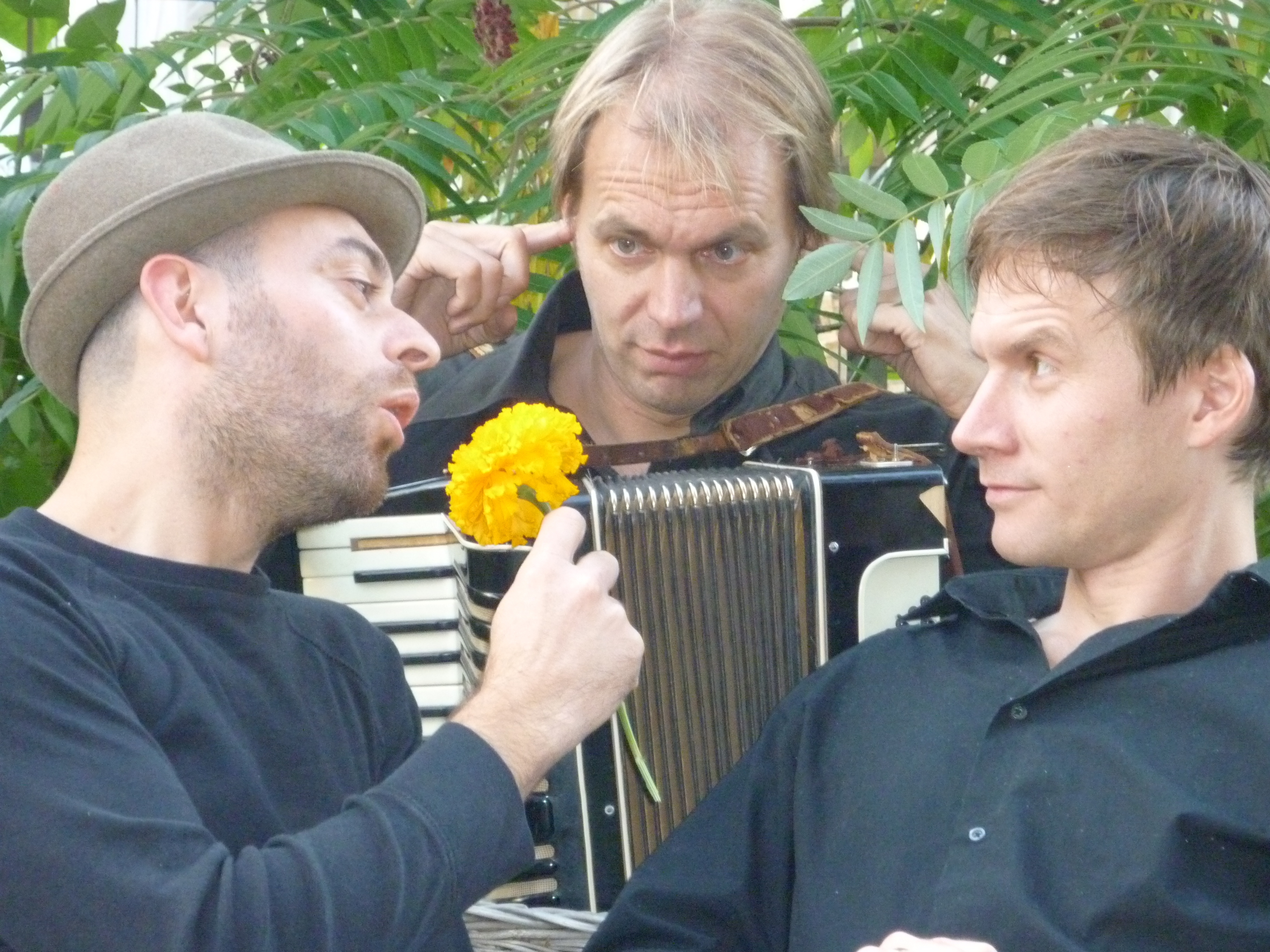 ARTroom Kunstgalerie-Konzert mit Les Trois Sans Facon in Fürth.
