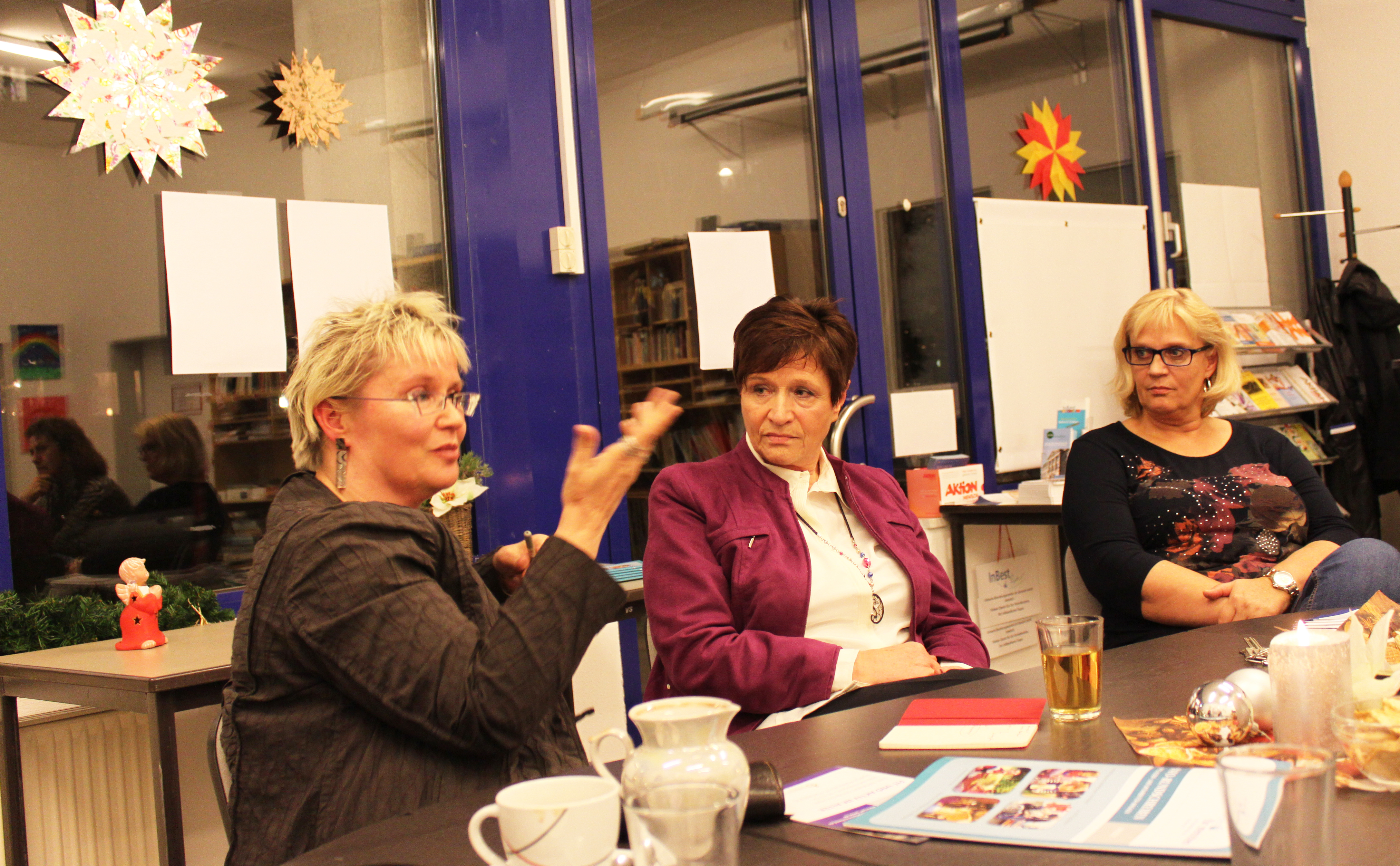 Gabriela Heinrich, MdB, Anita Moos-Hlavacek (Vorstand Verein für Menschen mit Körperbehinderung Nürnberg e.V.), Bärbel Konschewitz (Leiterin der Beratungsstelle "InBestform"
