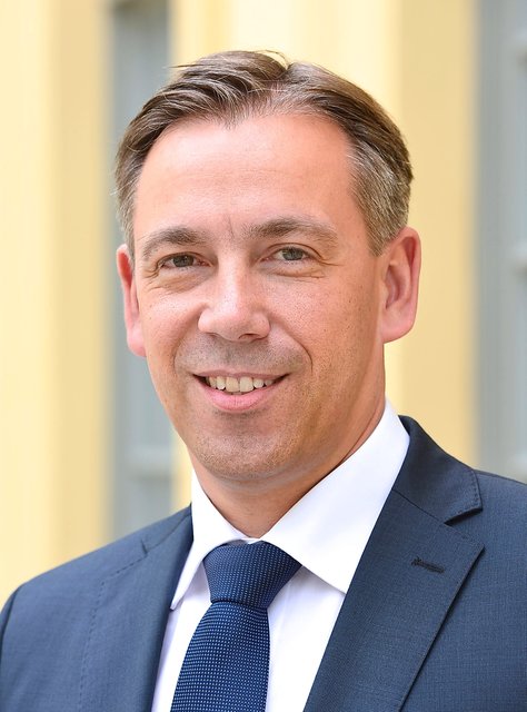 Alexander Tritthart, Landrat Landkreis Erlangen-Höchstadt: „Ich feiere zu Hause mit meiner Frau und meinen zwei Söhnen. Es gibt Karpfen und danach gehen wir gemeinsam in die Christmette“. | Foto: Bernd Böhner