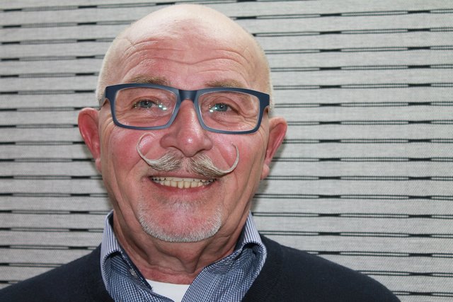 Georg Barth, Vorsitzender Fürth Pirates: ,,Bei uns wird ganz traditionell gefeiert. Dazu gehört auch der geschmückte Tannenbaum. Am Heiligen Abend trifft sich die ganze Familie bei uns zum Kaffeetrinken. Zum Abendessen gibt es, wie schon seit meiner Kindheit, Bratwürste, Sauerkraut, und gekochte Kartoffel. Nach dem Essen gibt´s Bescherung. Zwar heißt es jedes Jahr, keine Geschenke mehr. Doch dann stehen wieder jede stehen wieder jede Menge Päckchen unterm Baum." | Foto: Privat