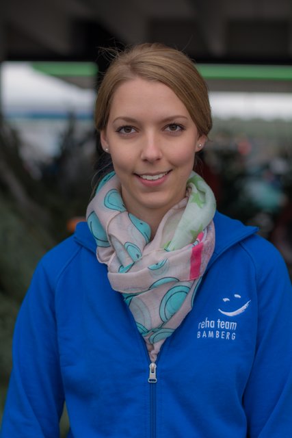 Laura Wolf, Zentbechhofen: ,,Eigentlich mag ich Weihnachten - aber nicht den Konsum, der daraus entstanden ist. Ich mag die besinnliche Zeit und verbringe sie mit meiner Familie. Am Heiligabend teilen wir uns auf. Am Vormittag Kaffeetrinken bei meinen Eltern, abends zum Essen bei den Schwiegereltern.“ | Foto: Martin Gebsattel