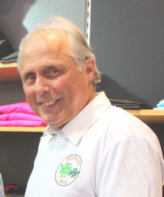 Roland Kastner, Kastners SportTreff: ,,Bei uns wird festlich mit Weihnachtsbaum und -musik gefeiert - gemeinsam mit Tochter, Enkelkinder und meinen Eltern. Unsere Enkel stehen natürlich im Mitelpunkt, vor allem bei der Bescherung, die schon etwas früher stattfindet. Besinnliche Musik erklingt, dazu wird gesungen. Die obligatorische Weihnachtsgans gibt es bei uns übrigens schon in der Vorweihnachtszeit, sozusagen als leckere Einstimmung auf das Weihnachtsfest". | Foto: Ebersberger