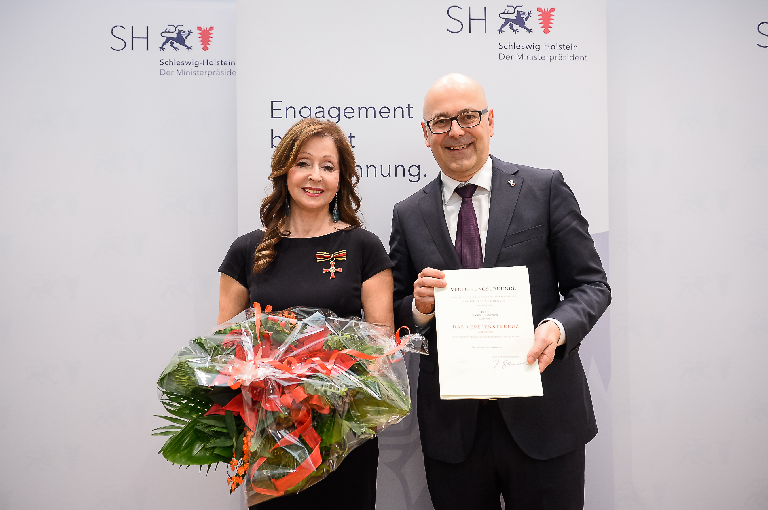 Vicky Leandros und Ministerpräsident Torsten Albig.