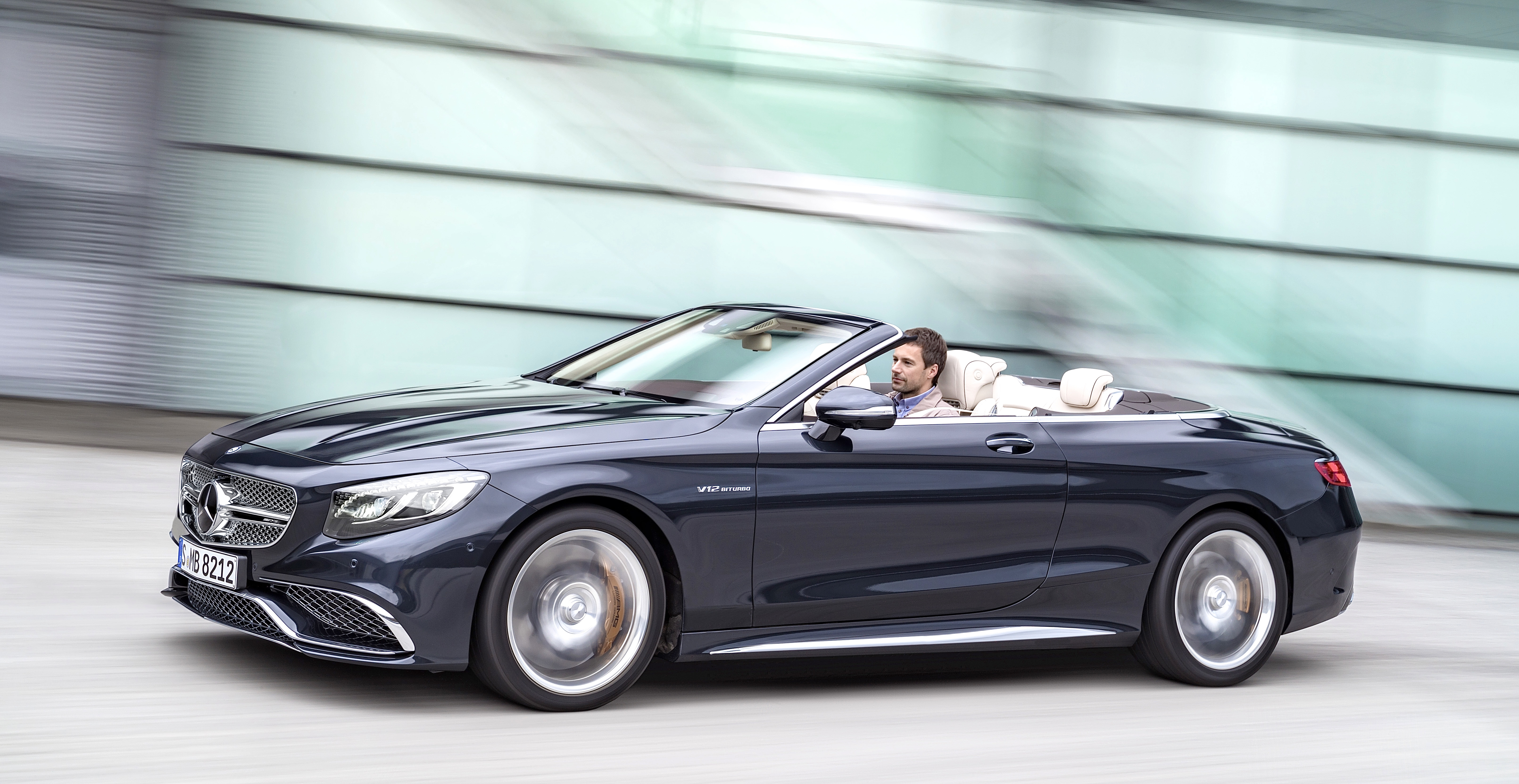 „Oben ohne“ im Mercedes-AMG S 65 Cabriolet. Foto: Auto-Medienportal.Net/Daimler