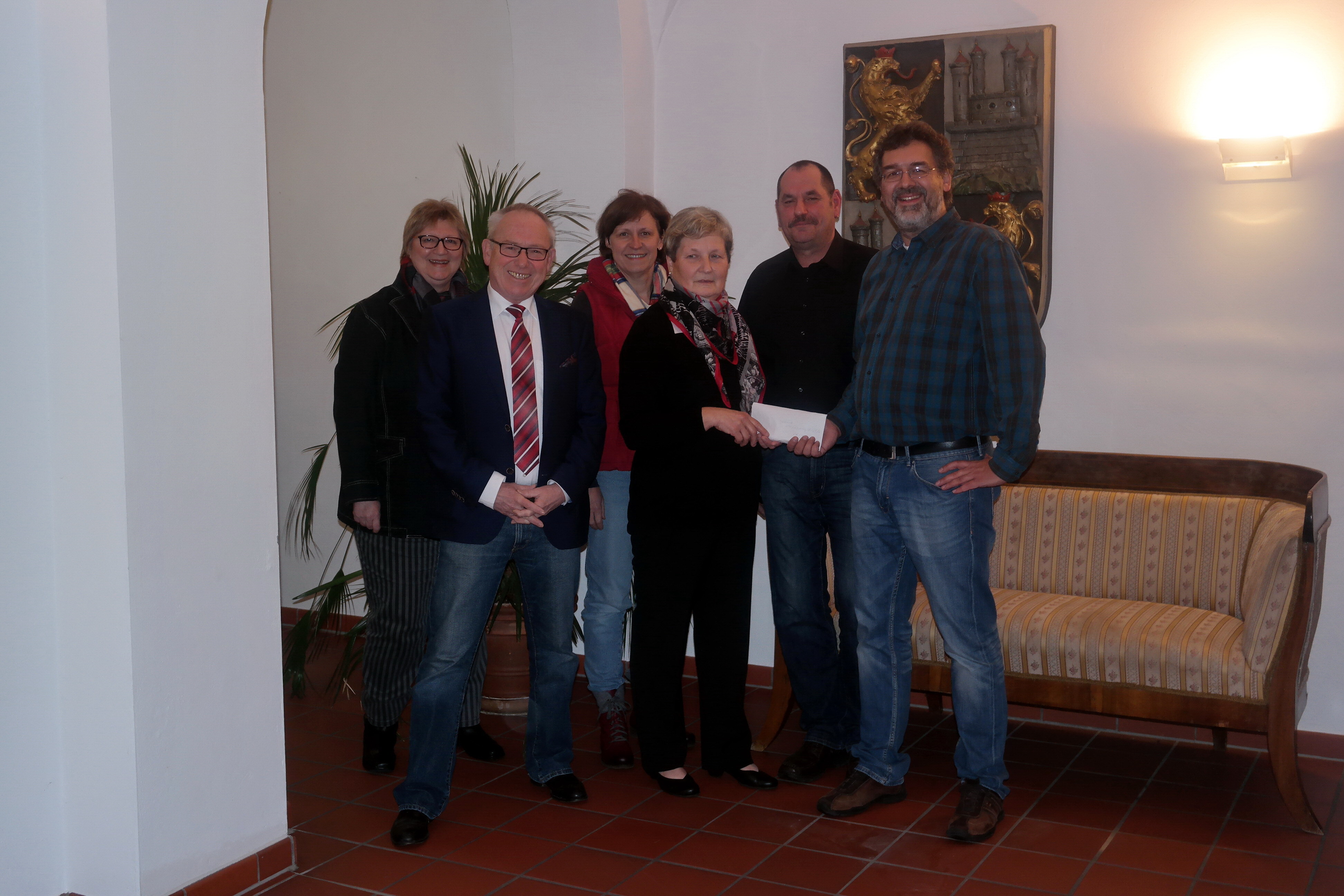 vlnr. Mechthild Hohnbaum, 2. Bgm. Karl-Heinz Lang, Gertraud Nuß, Marianne Schmidt, Norbert Weber (SPD-Gemeinderat) Michael Schmude (Vorsitzender der SPD Schnaittach)