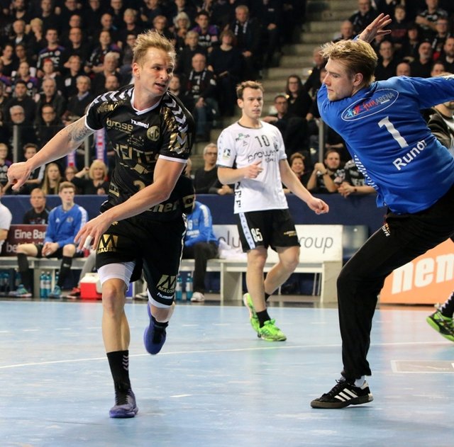 (Foto: hl-studios, Erlangen): HC Erlangen – Martin Stranovsky mit großem Überblick