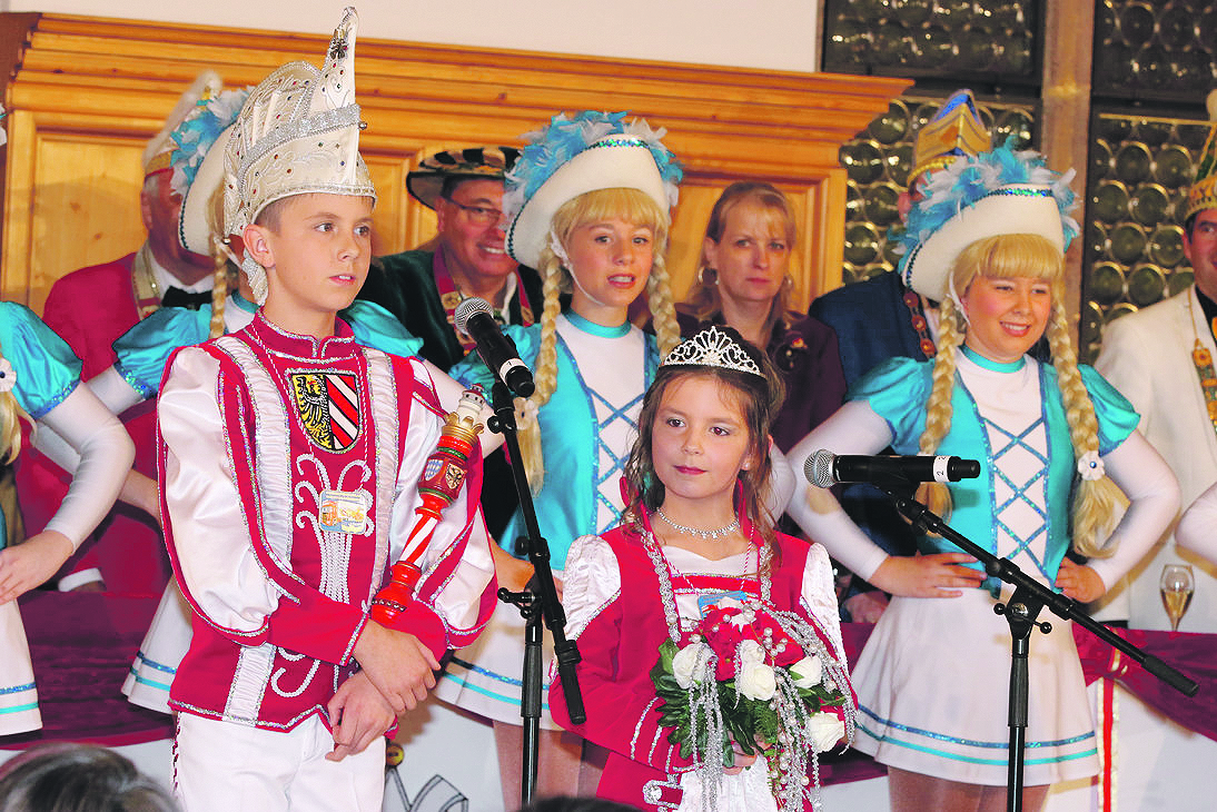 Kinderprinzenpaar Leon I. und Celina I. mit Garde.