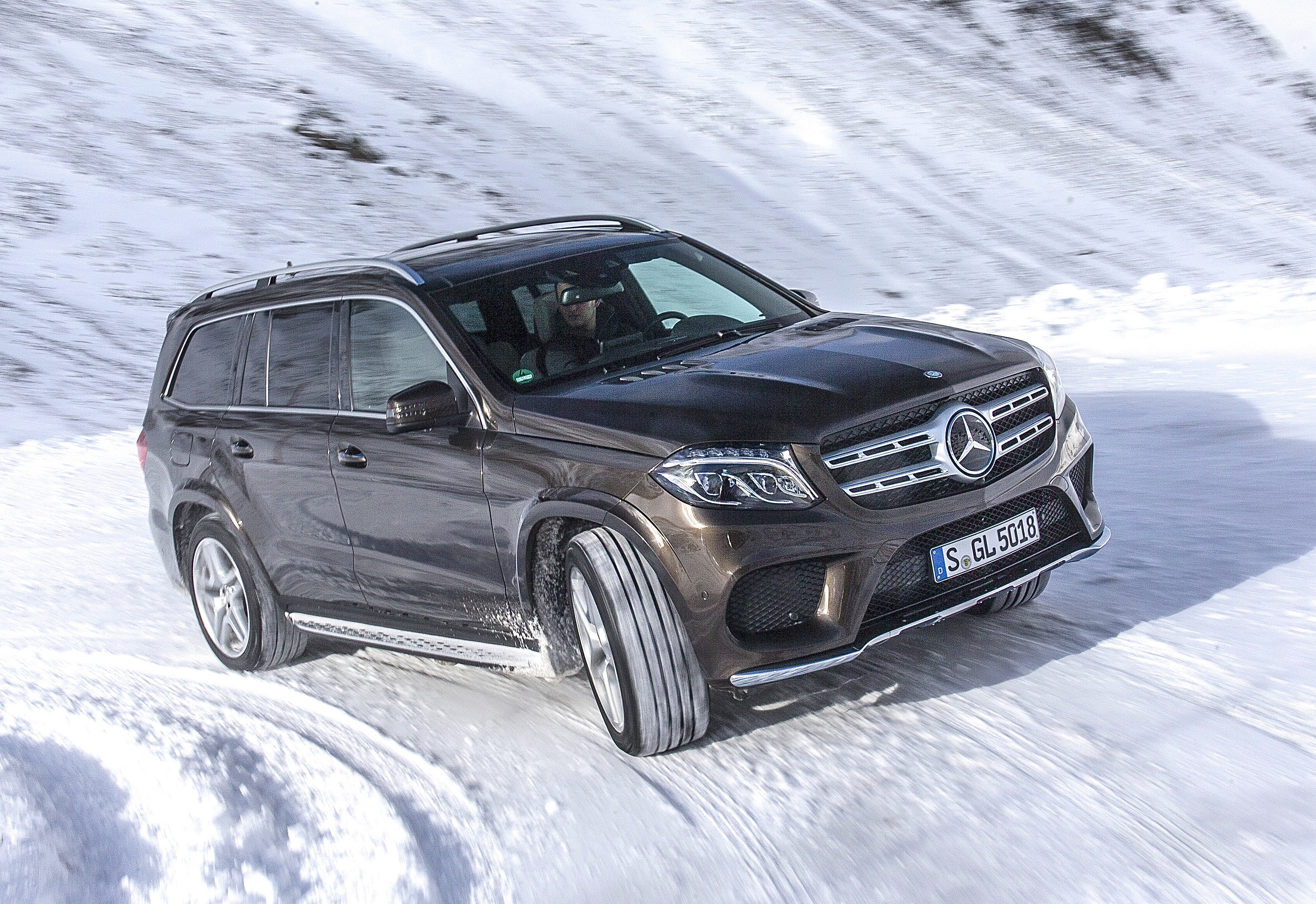 Zum Start der neuen GLS-Generation kommt bei allen Versionen serienmäßig das neunstufige Automatikgetriebe 9G-Tronic zum Einsatz (außer Mercedes-AMG GLS 63), auf Wunsch in Kombination mit Geländeuntersetzung und Zentralsperre. Foto: Auto-Medienportal.Net/Daimler
