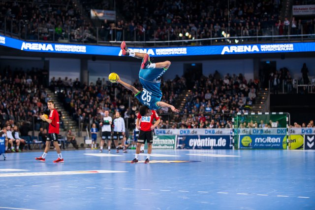 Beim Trickwurf-Contest zeigen die Spieler ihr ganzes artistisches Können. | Foto: Sascha Klahn/DKB-HBL