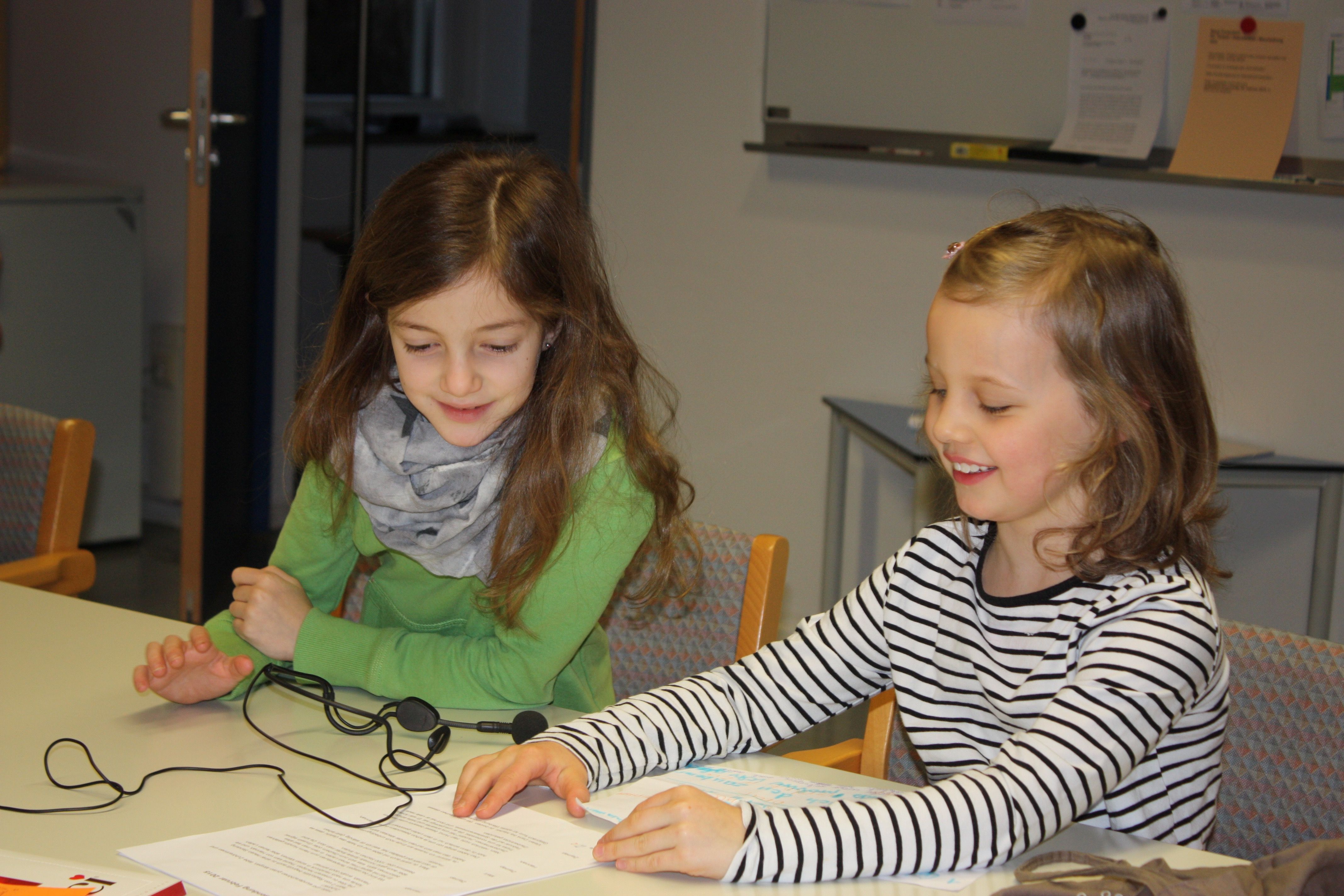 Die "rasenden Reporter" des Radioprojektes an der Schwaiger Grundschule gehen einmal im Monat auf Sendung.