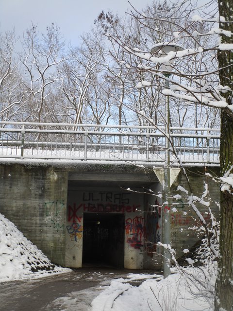 Durchgang auf die andere Bahnseite