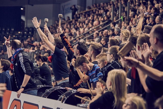 (Foto: hl-studios, Erlangen): der HC Erlangen und seine Fans freuen sich auf die Rückrunde