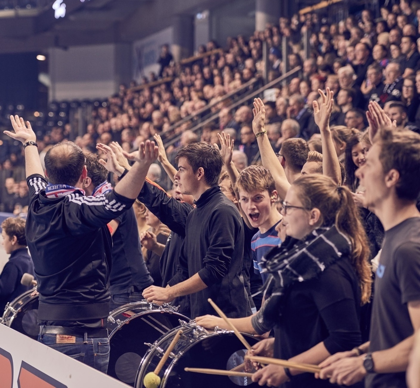 (Foto: hl-studios, Erlangen): der HC Erlangen und seine Fans freuen sich auf die Rückrunde