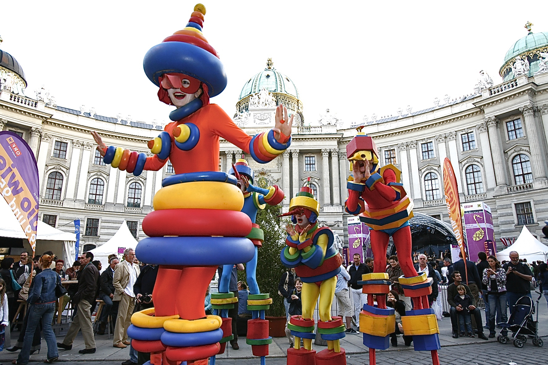 Auch das ZEBRA-Stelzentheater ist mit von der Partie. Foto: Archiv/oh
