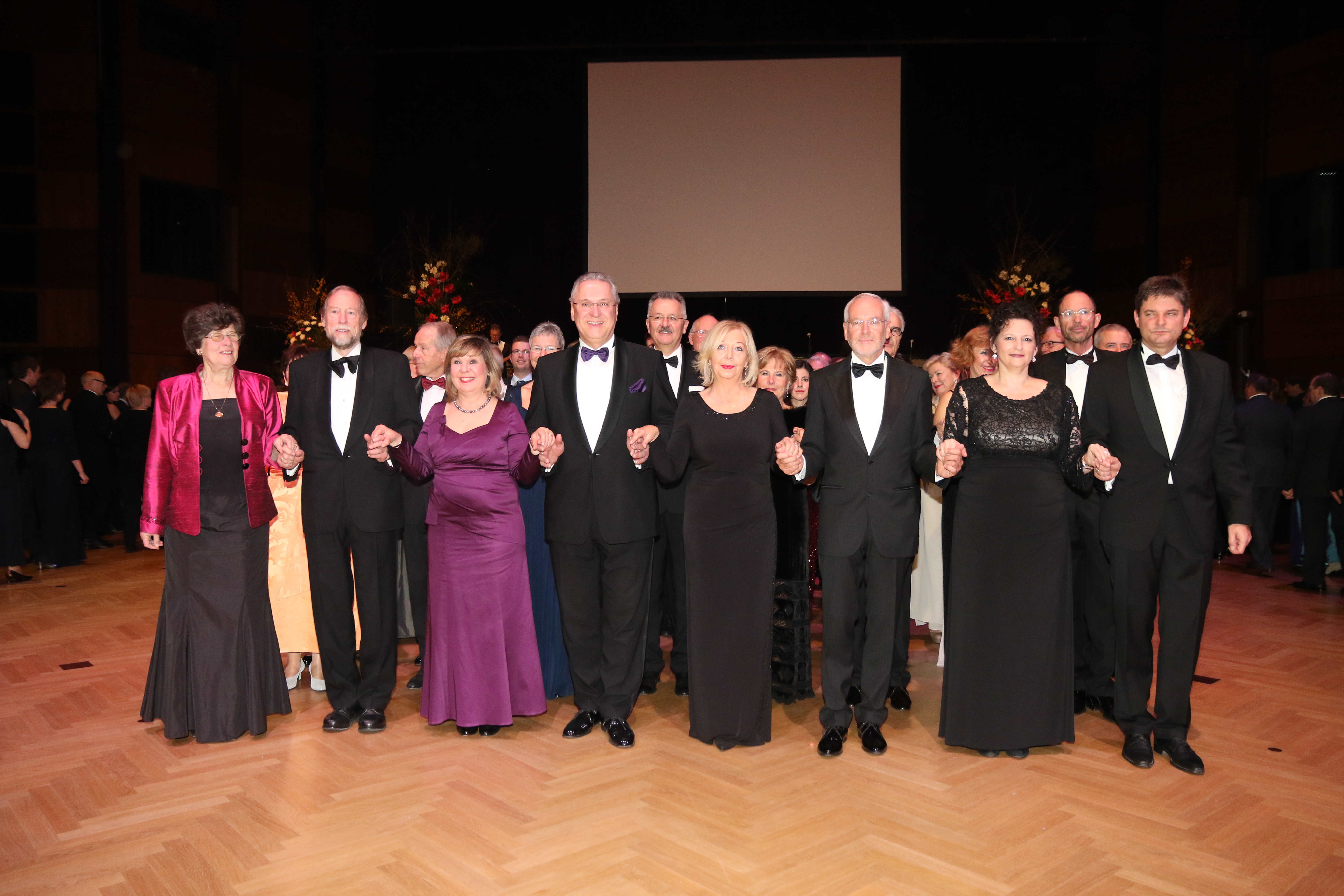 Mit der traditionellen Polonaise wurde der Winterball der Nürnberger Hochschulen auch im Jahr 2016 eröffnet.