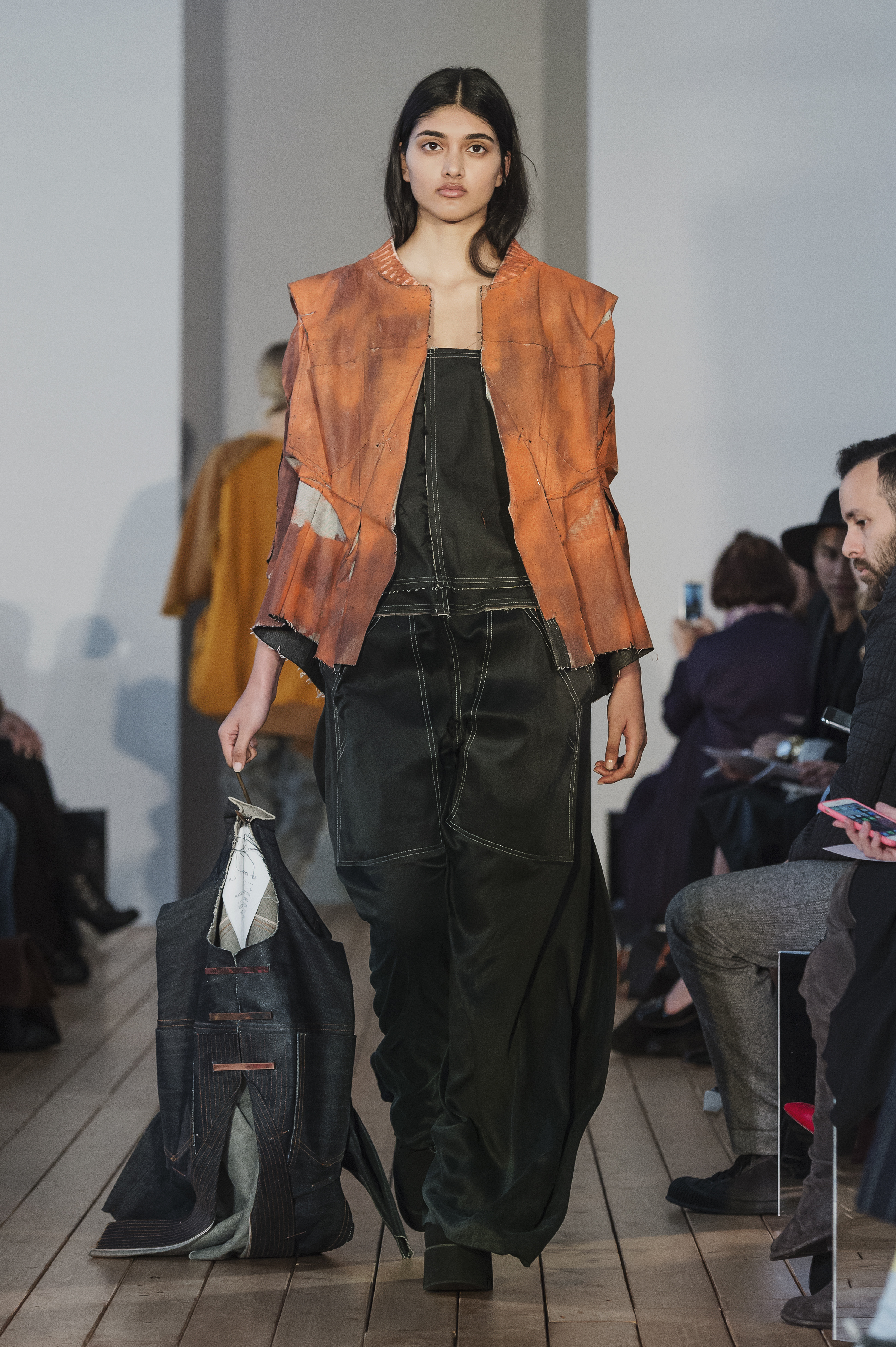 Spannende Modelle von H&M Design Award 2016 Gewinnerin Hannah Jinkins (24).