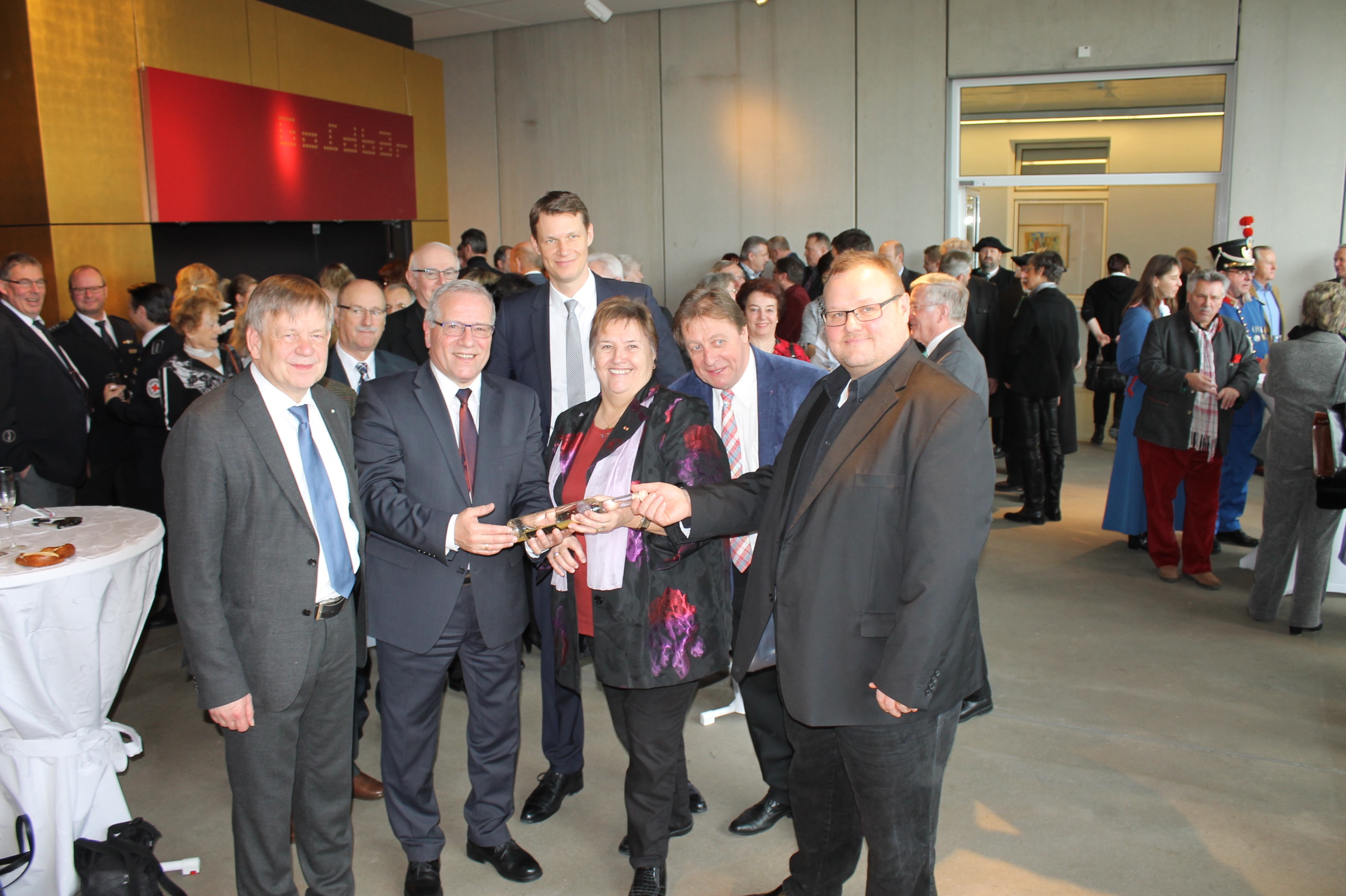 Gruppenfoto nach dem gelungenen Neujahrsempfang (v.l.) Karl Freller, Johannes Hintersberger, Oberbürgermeister Matthias Thürauf, Rosy Stengel, Detlef Paul (CSU-Fraktionsvorsitzender im Schwabacher Rathaus) und Wolfram Göll.
